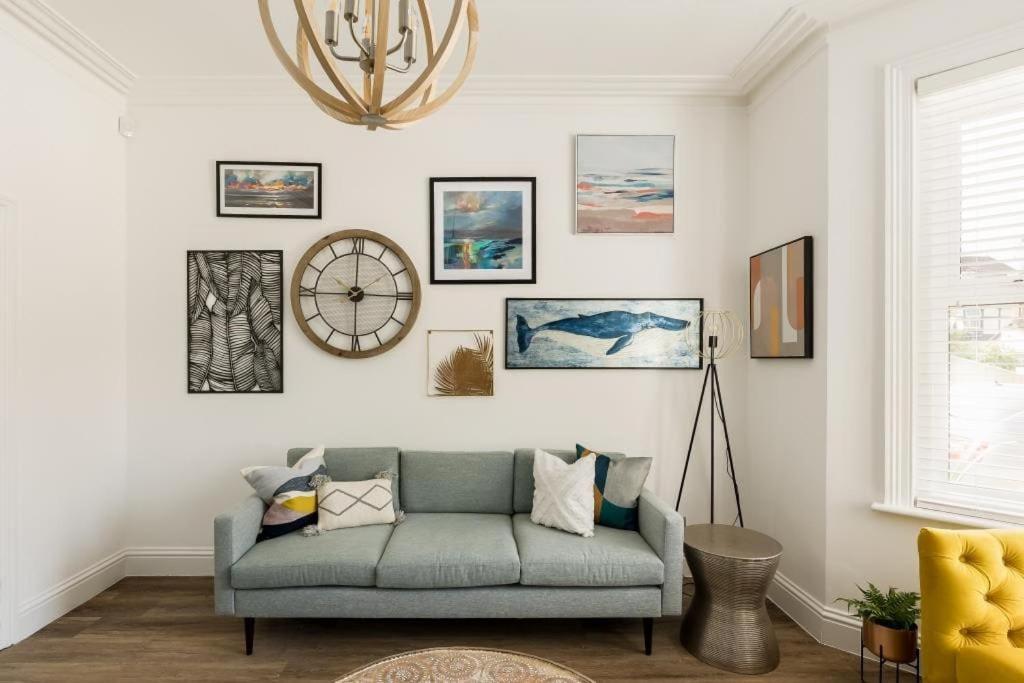 GORDON ROAD by BOURNECOAST - A Modern Holiday Home near the Beach with a Lovely Garden - HB2192 view 3