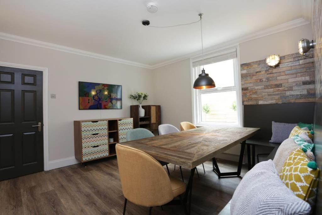 GORDON ROAD by BOURNECOAST - A Modern Holiday Home near the Beach with a Lovely Garden - HB2192 view 5