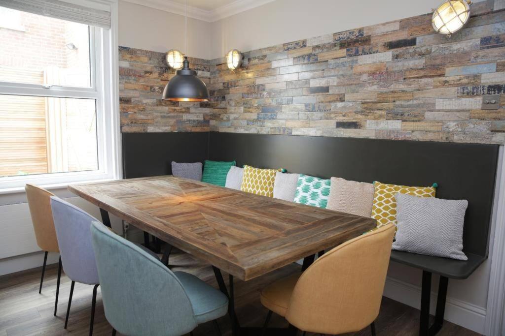 GORDON ROAD by BOURNECOAST - A Modern Holiday Home near the Beach with a Lovely Garden - HB2192 view 4