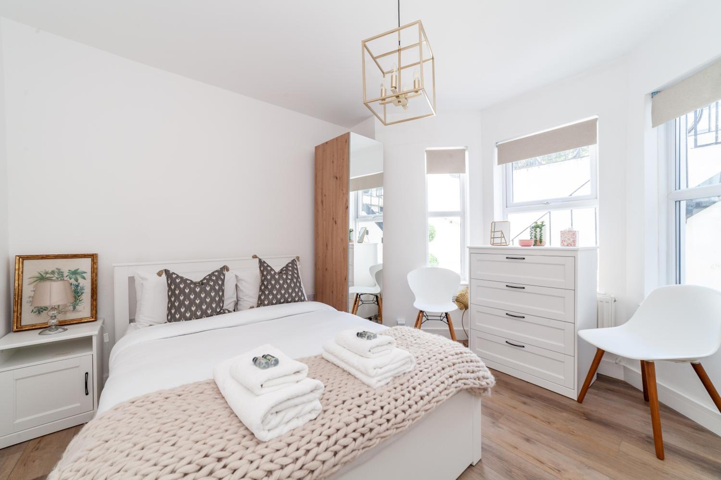 Renovated 2BR Flat wgarden, Hammersmith view 5