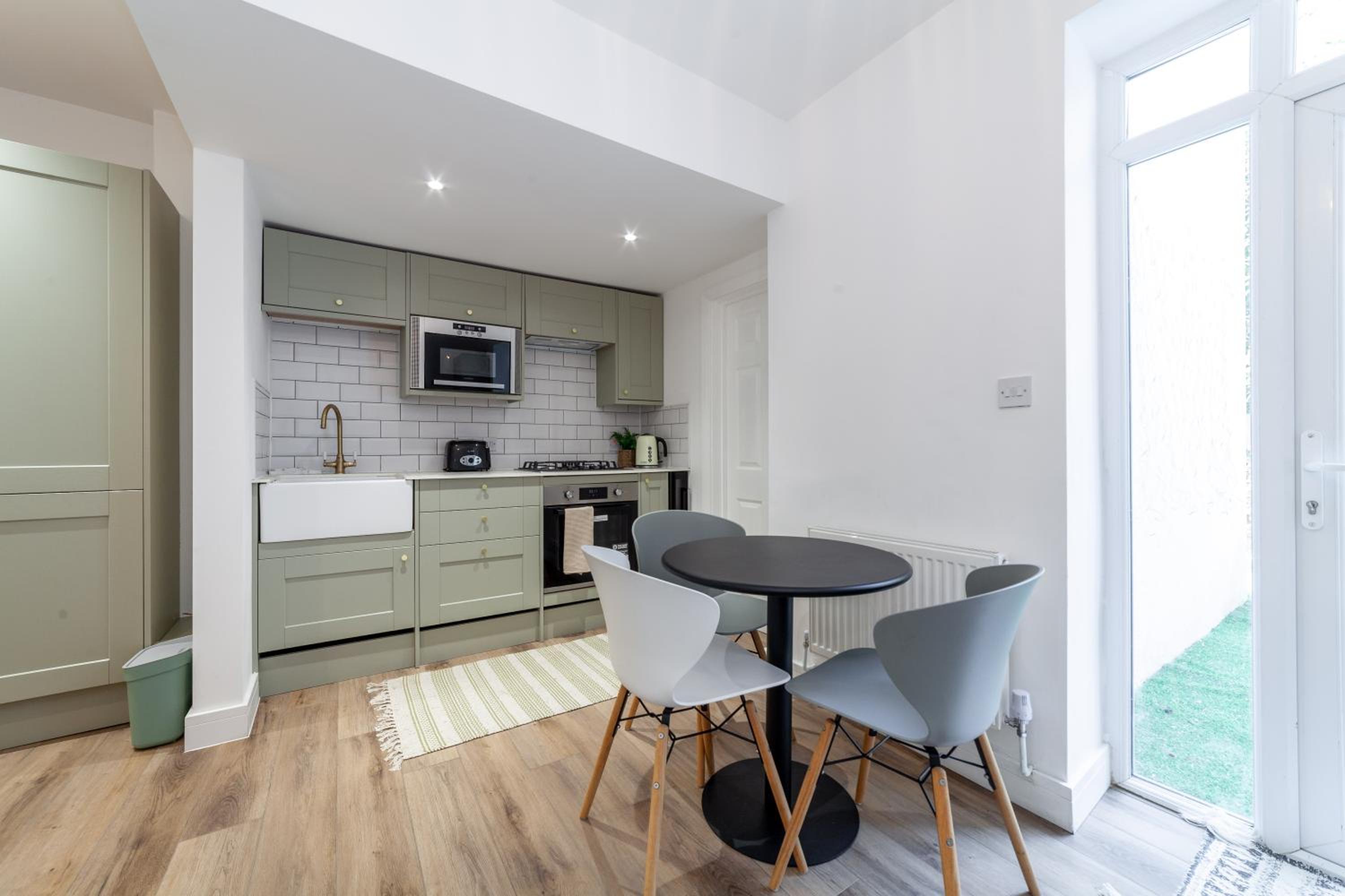 Renovated 2BR Flat wgarden, Hammersmith view 3