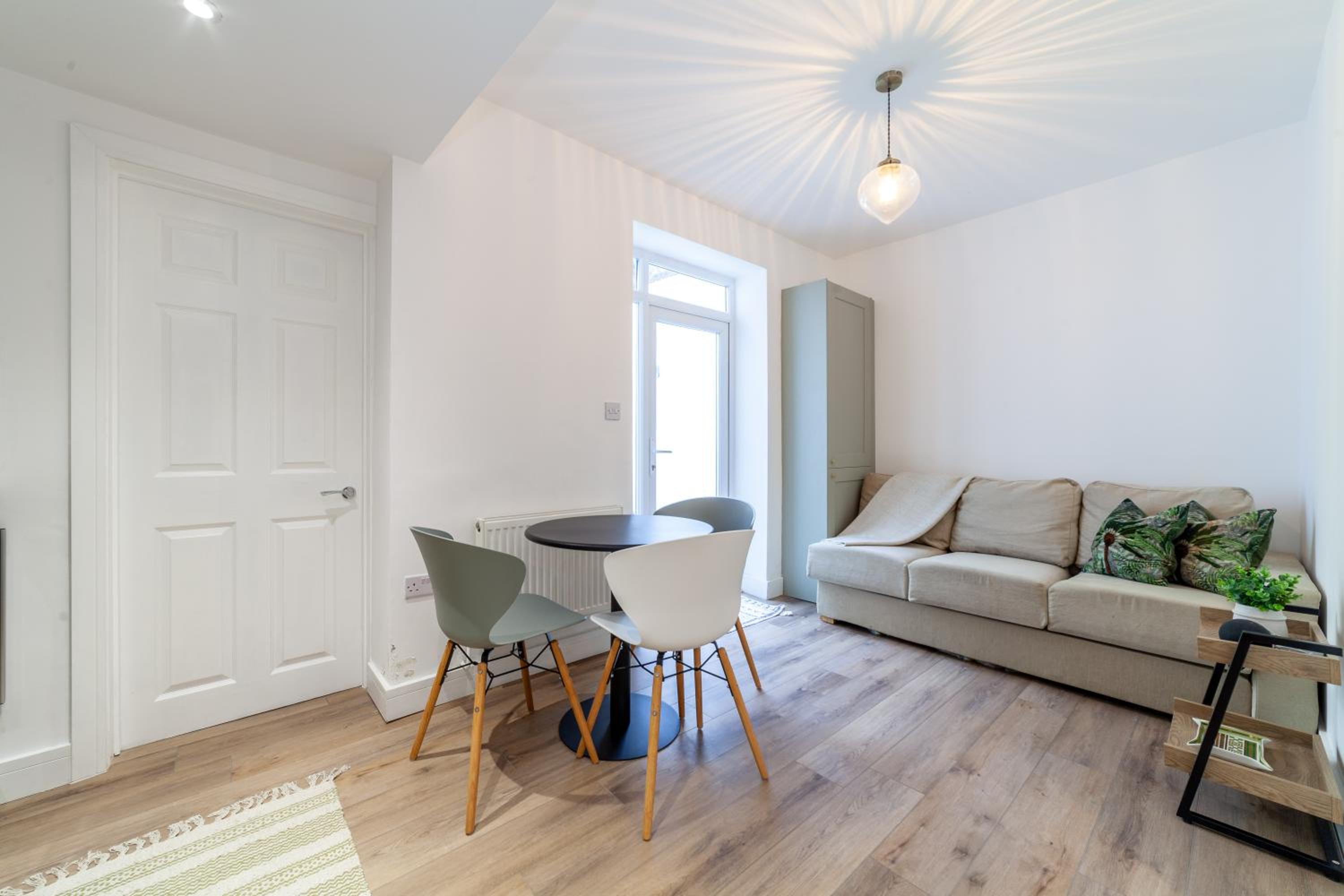 Renovated 2BR Flat wgarden, Hammersmith view 4
