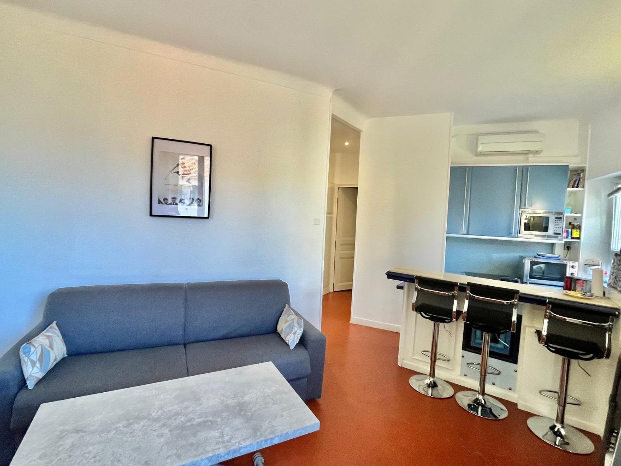 Cannes Suquet by Welcome to Cannes photo 2