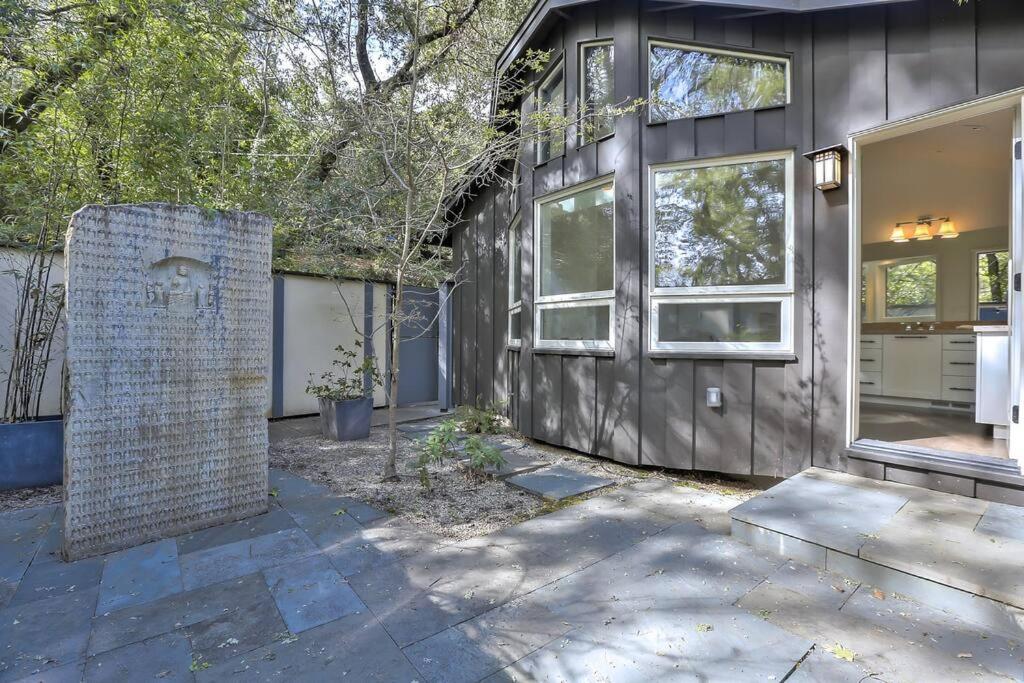 Stunning Executive Retreat 5b/4ba —Entire Home view 5