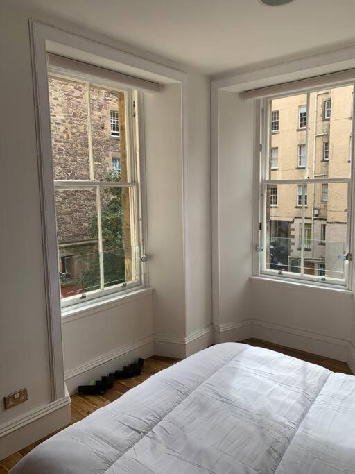Modern flat with Nice Views by the Royal Mile view 4