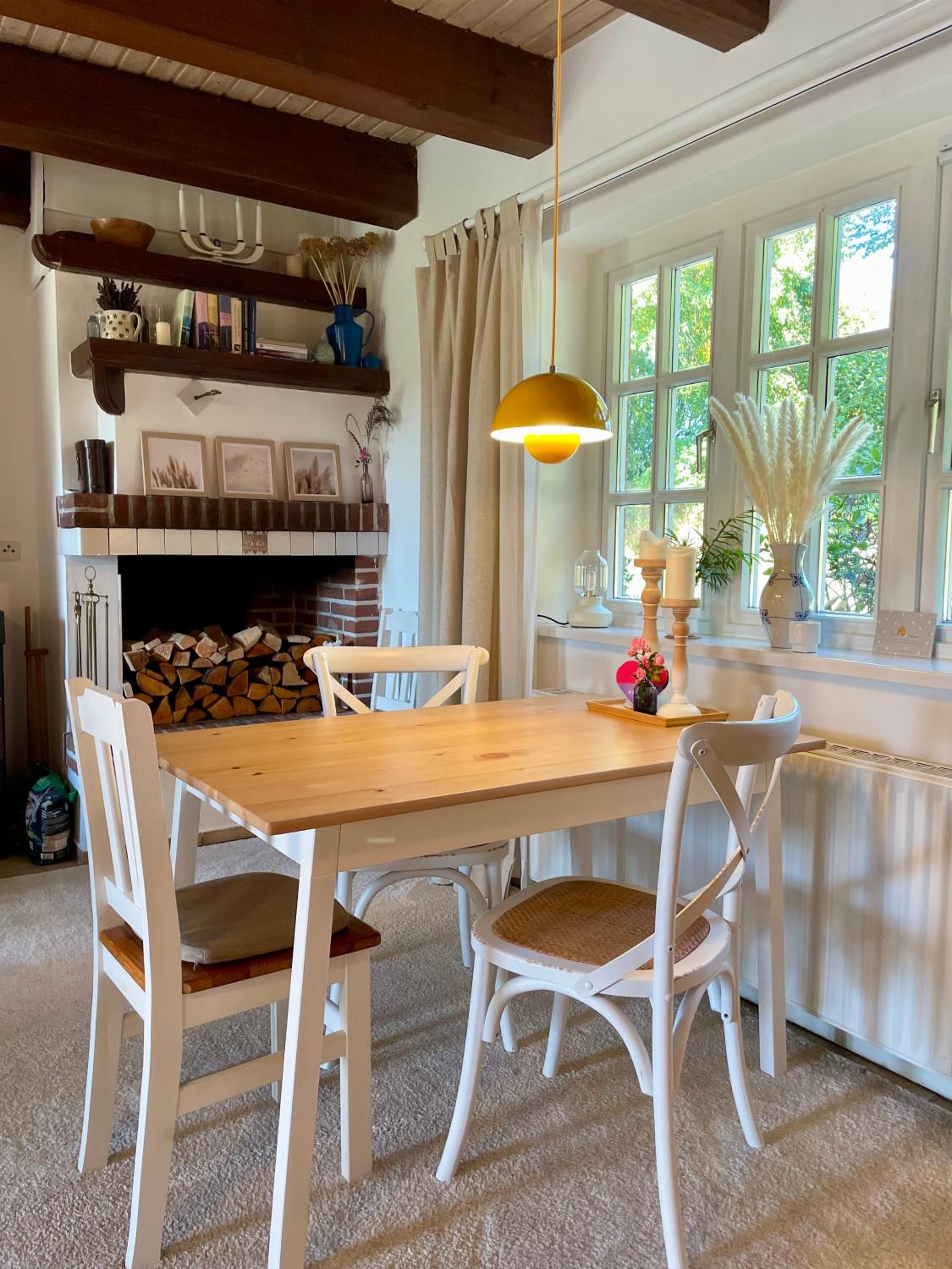 Reetdachhaus in Seenähe, Ruhige Lage, Kamin & Terrasse