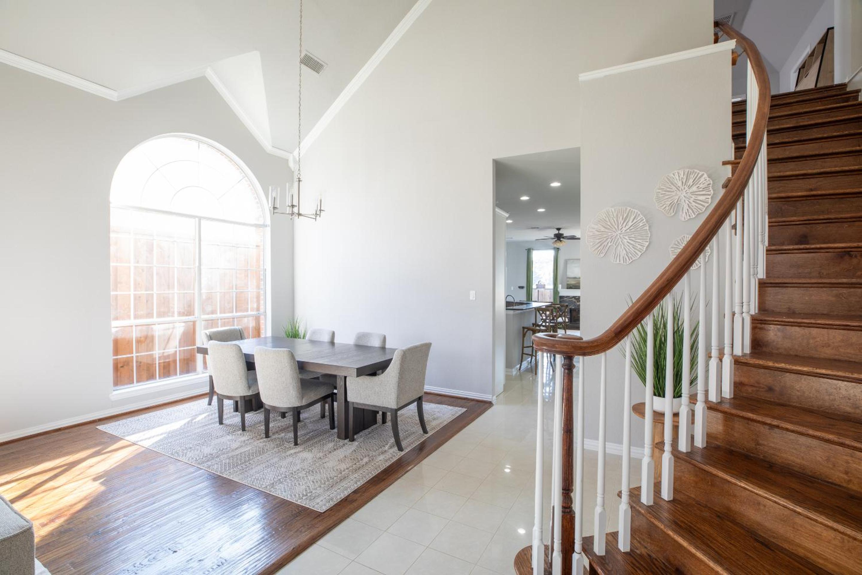 Elegant Executive Escape 3800 sqft 5 bedroom home