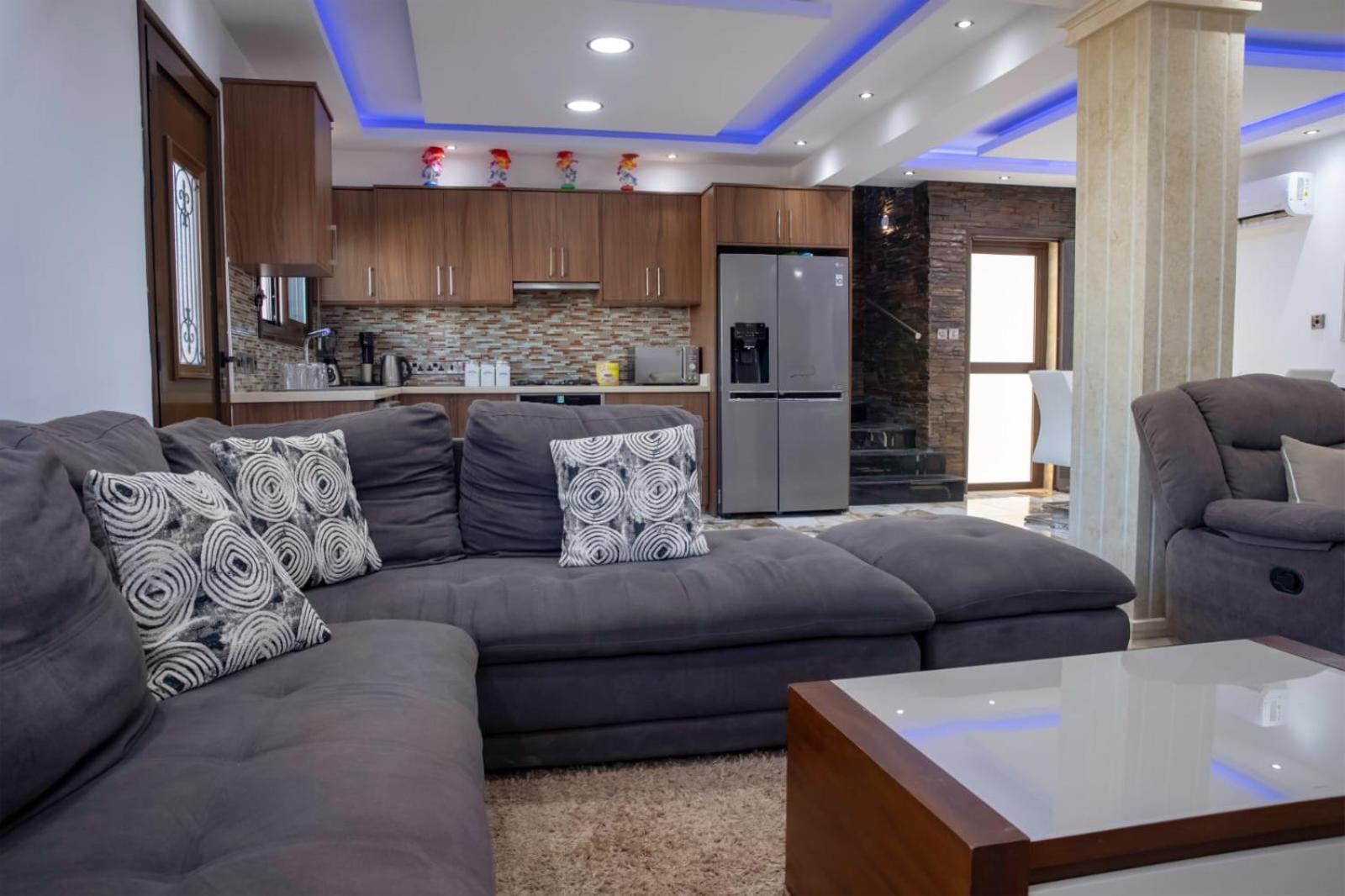 Luxury 5BR Private Villa with Pool - Chloraka