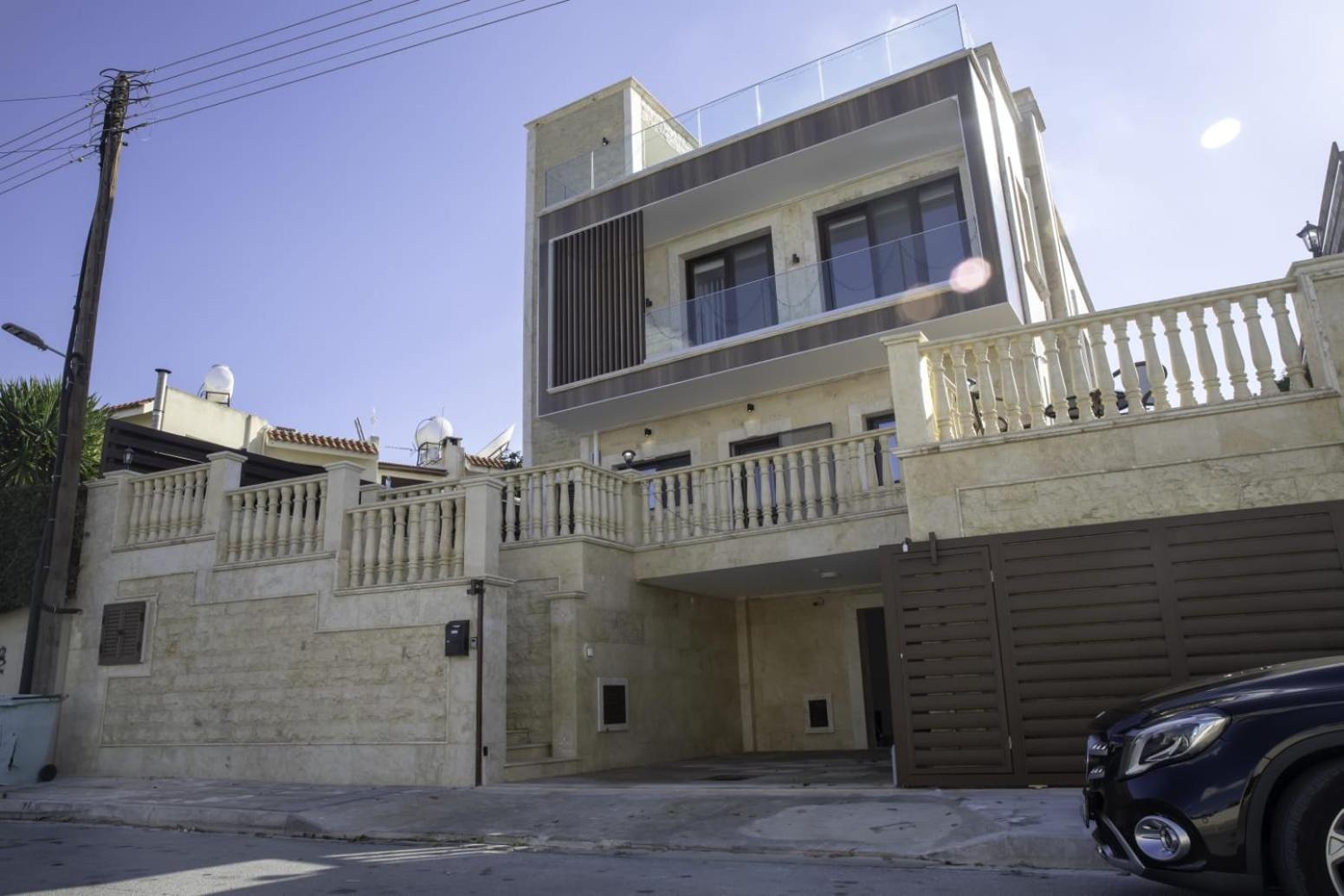 Luxury 5BR Private Villa with Pool - Chloraka