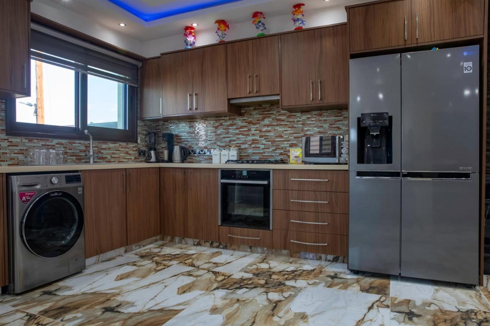 Luxury 5BR Private Villa with Pool - Chloraka
