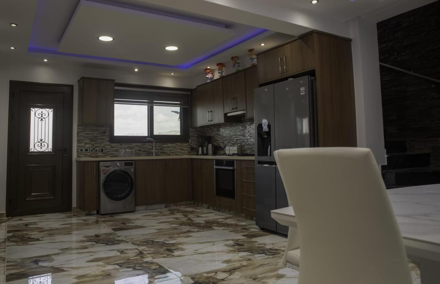 Luxury 5BR Private Villa with Pool - Chloraka