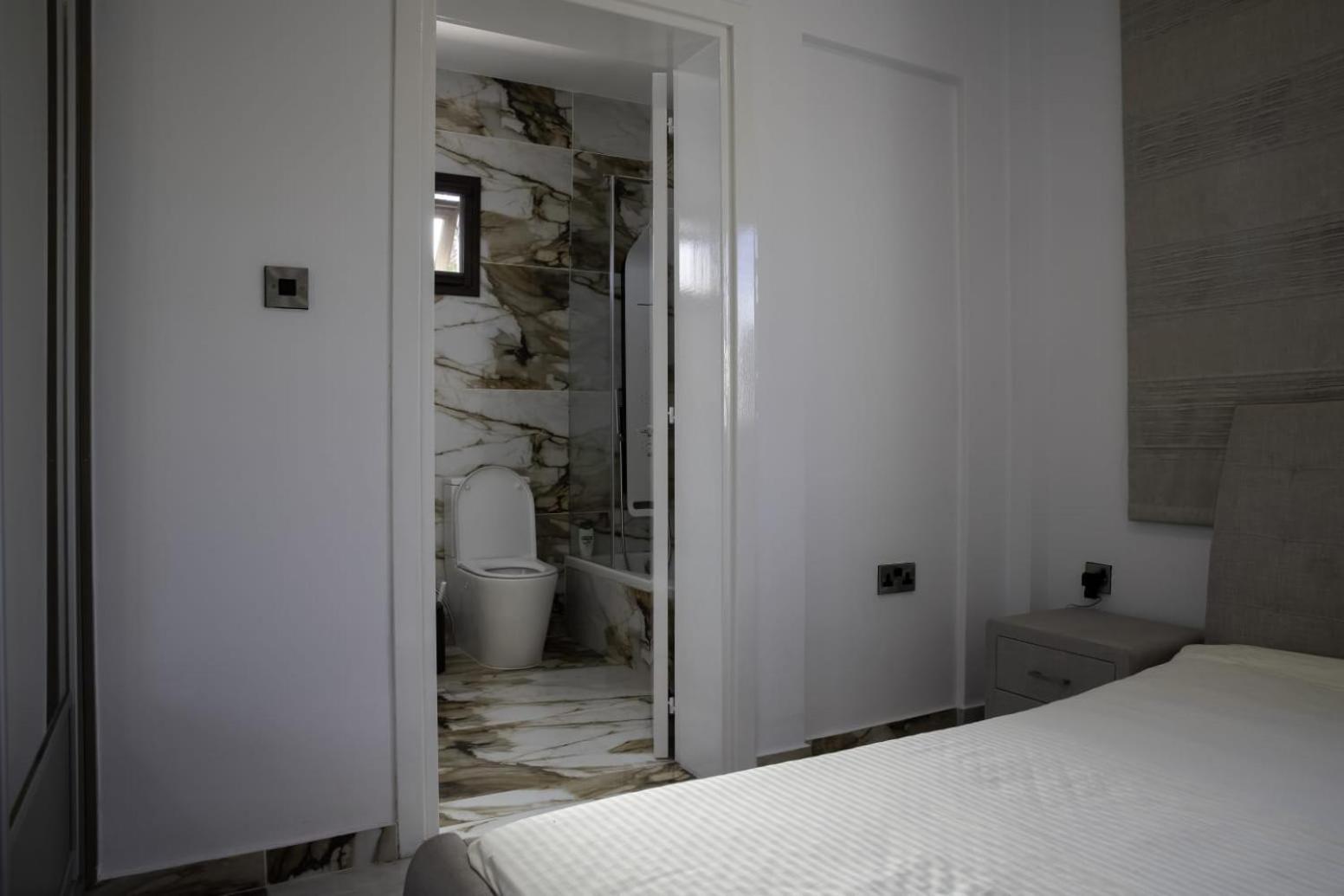 Luxury 5BR Private Villa with Pool - Chloraka