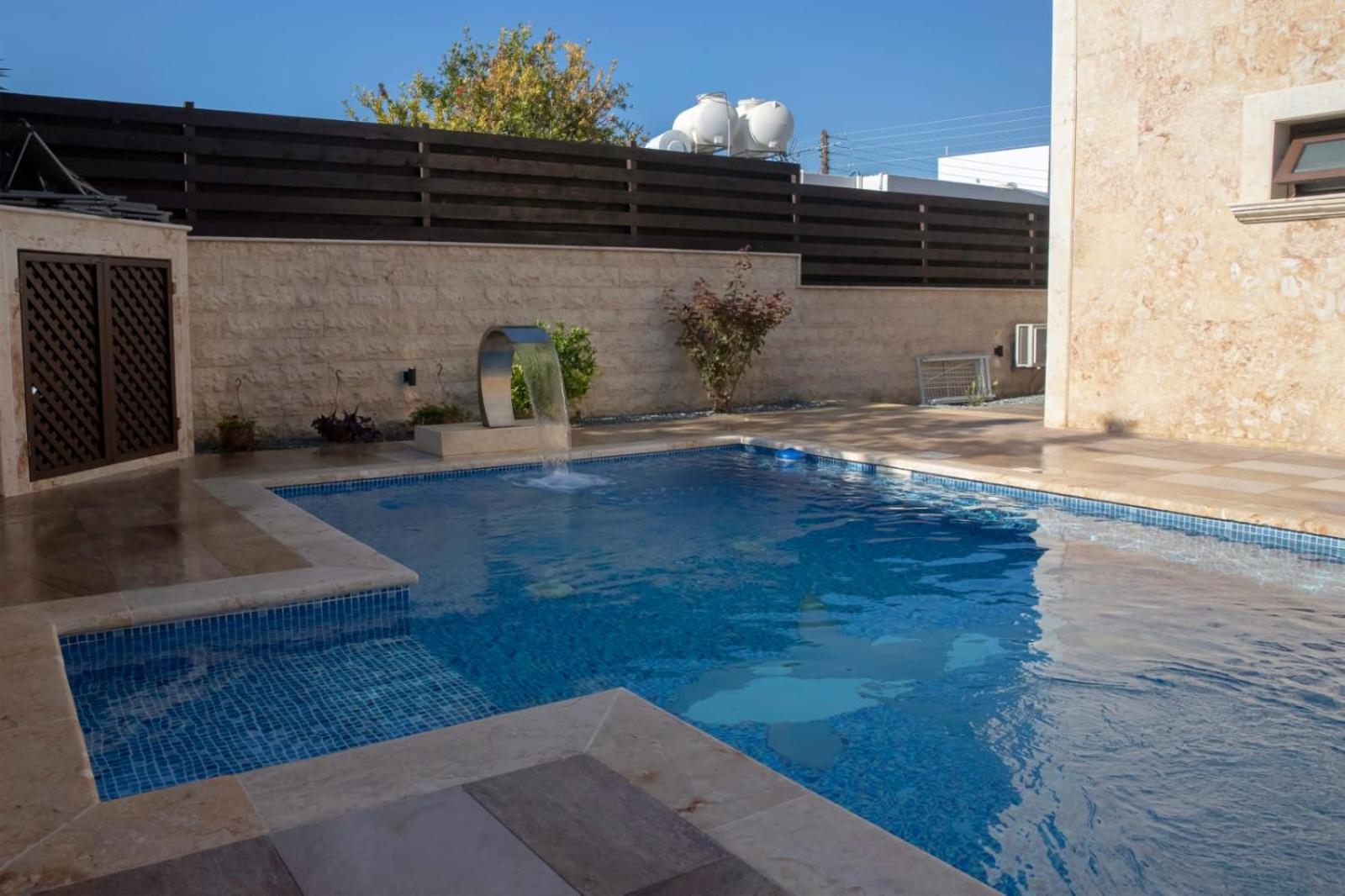 Luxury 5BR Private Villa with Pool - Chloraka
