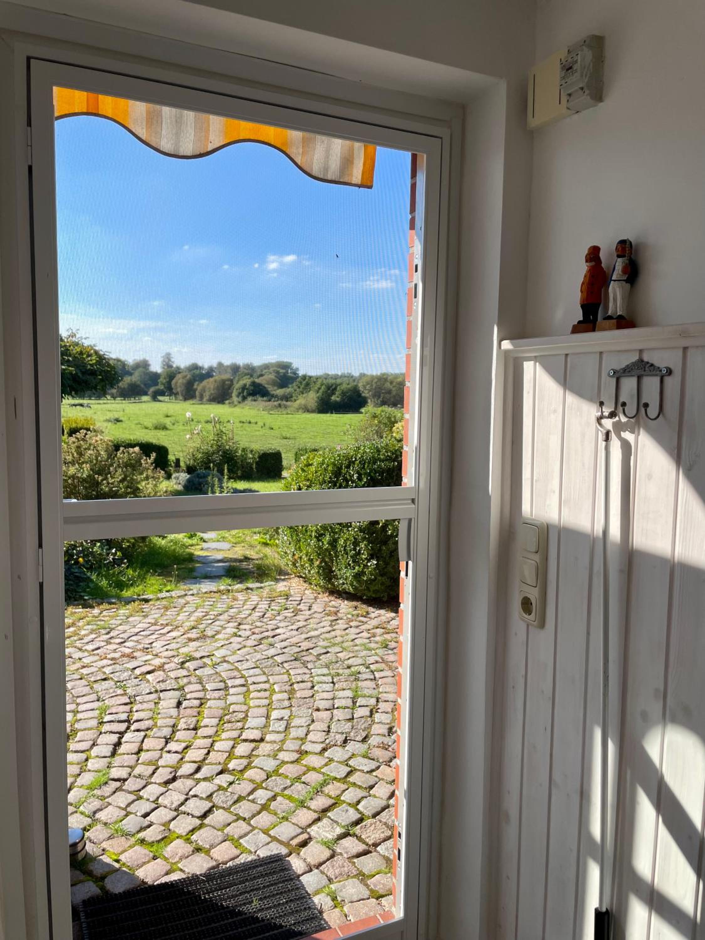 Reetdachhaus in Seenähe, Ruhige Lage, Kamin & Terrasse