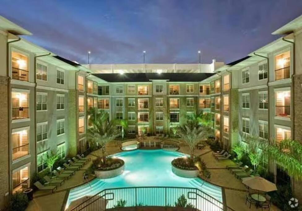 Chic 1Br Near NRG Pool Wi-Fi Free Parking