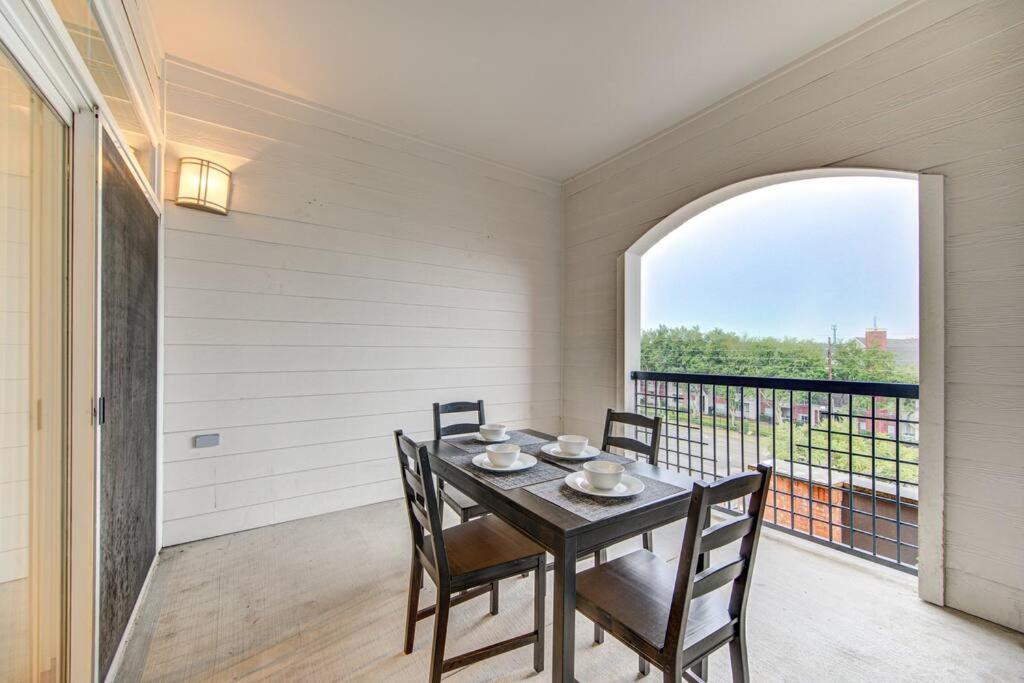 Chic 1Br Near NRG Pool Wi-Fi Free Parking
