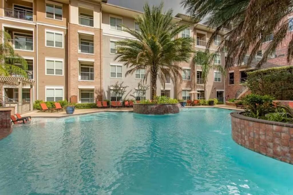Chic 1Br Near NRG Pool Wi-Fi Free Parking