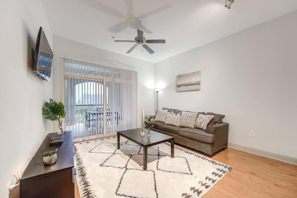 Chic 1Br Near NRG Pool Wi-Fi Free Parking