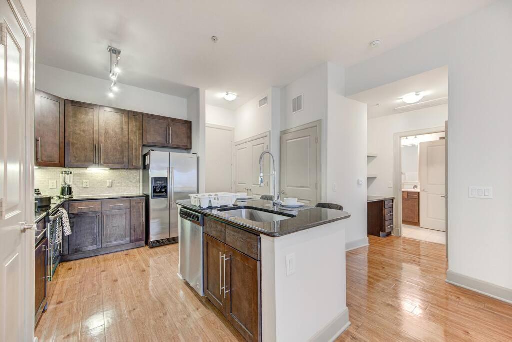 Chic 1Br Near NRG Pool Wi-Fi Free Parking