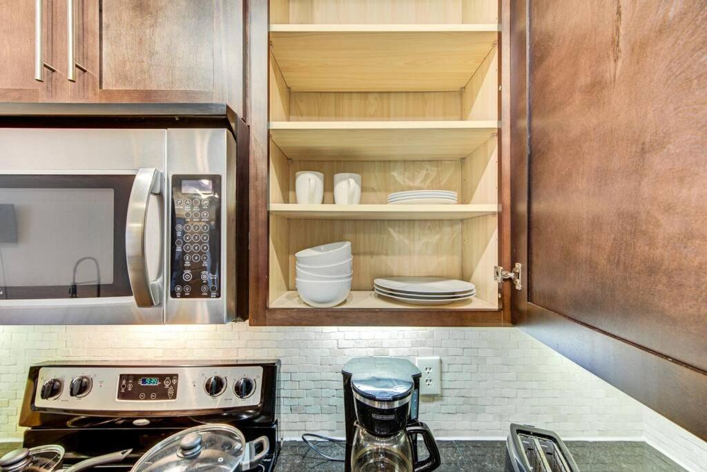 Chic 1Br Near NRG Pool Wi-Fi Free Parking