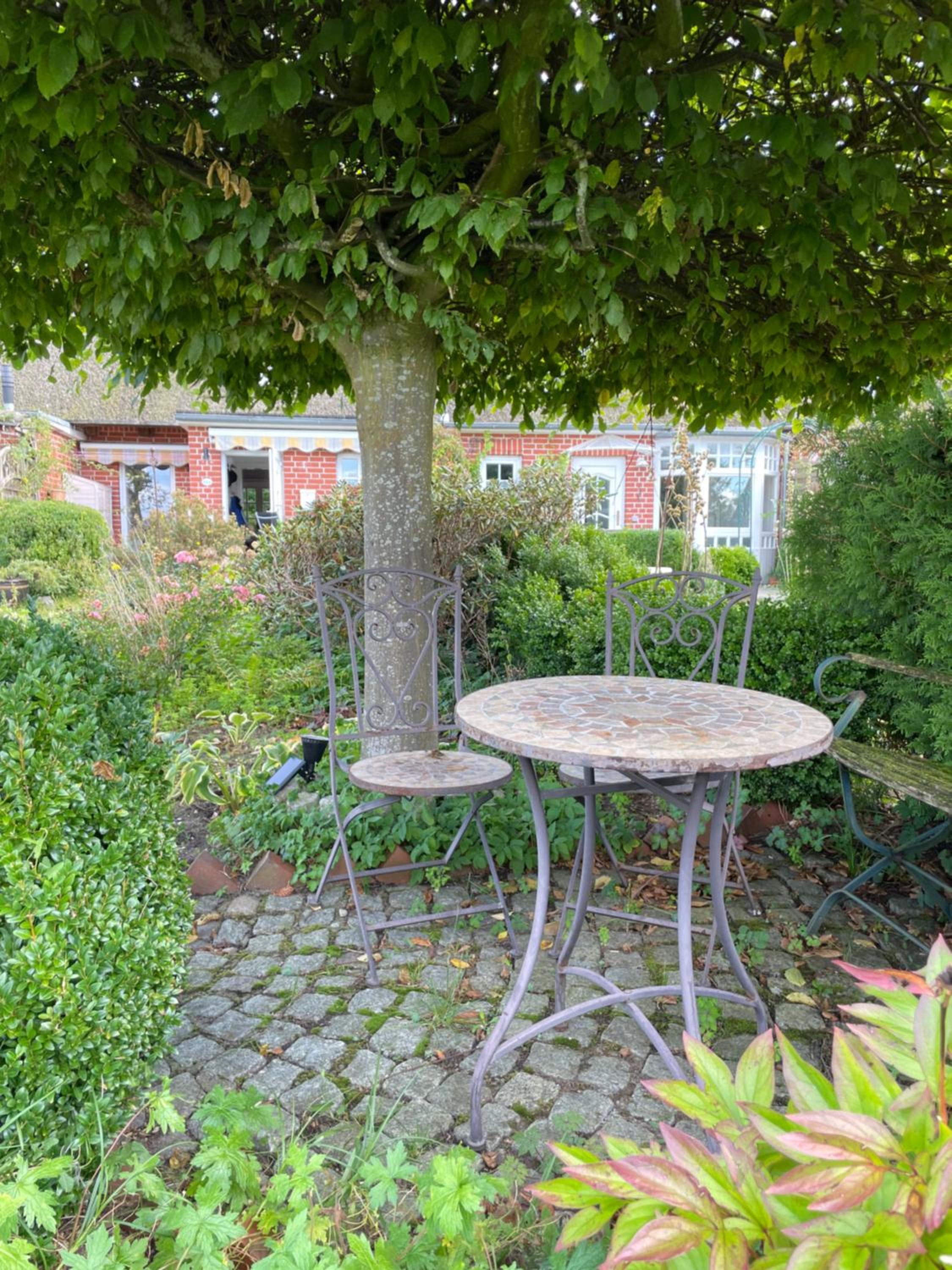 Reetdachhaus in Seenähe, Ruhige Lage, Kamin & Terrasse