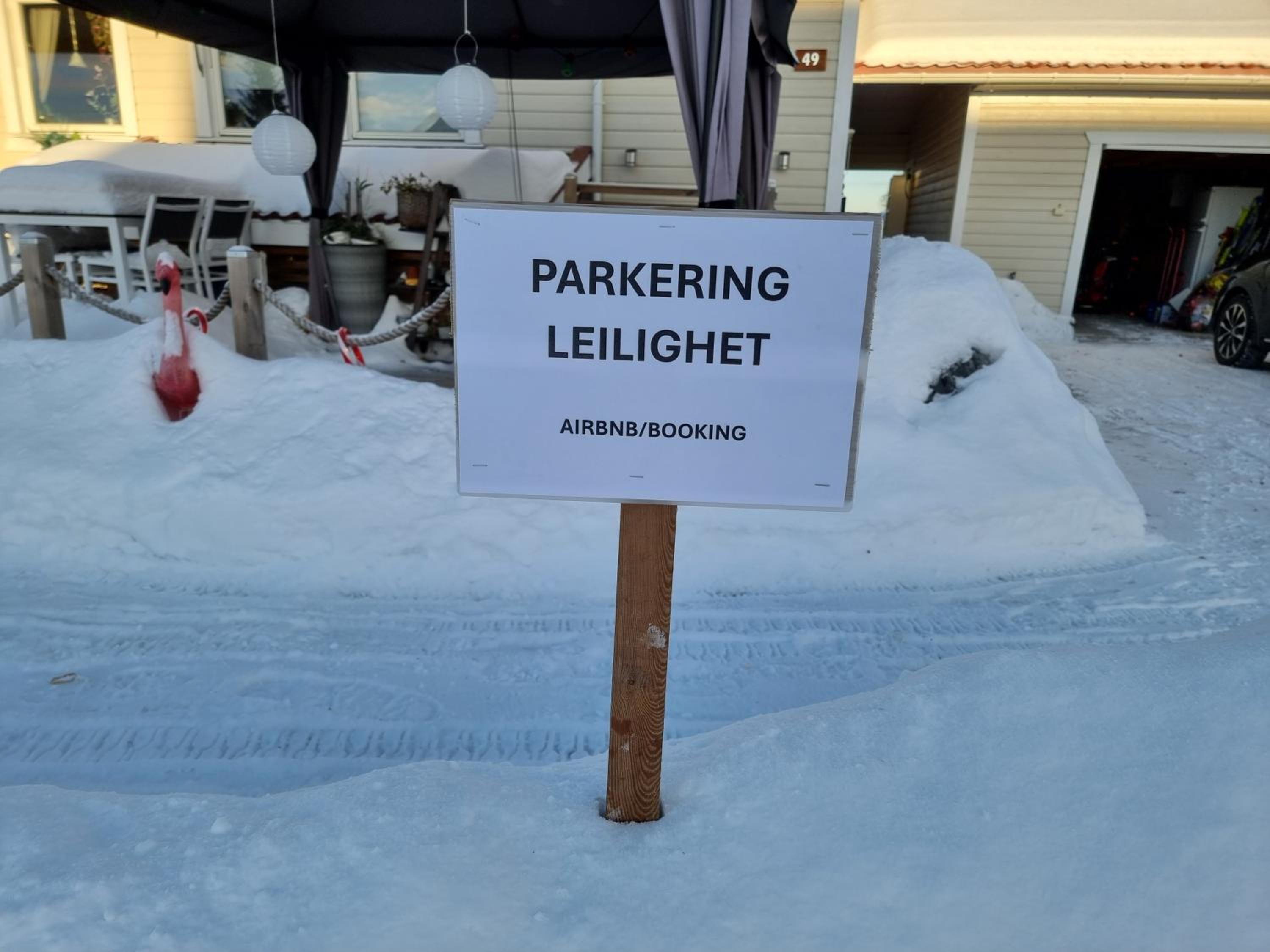 Kjellerleilighet egen inngang.