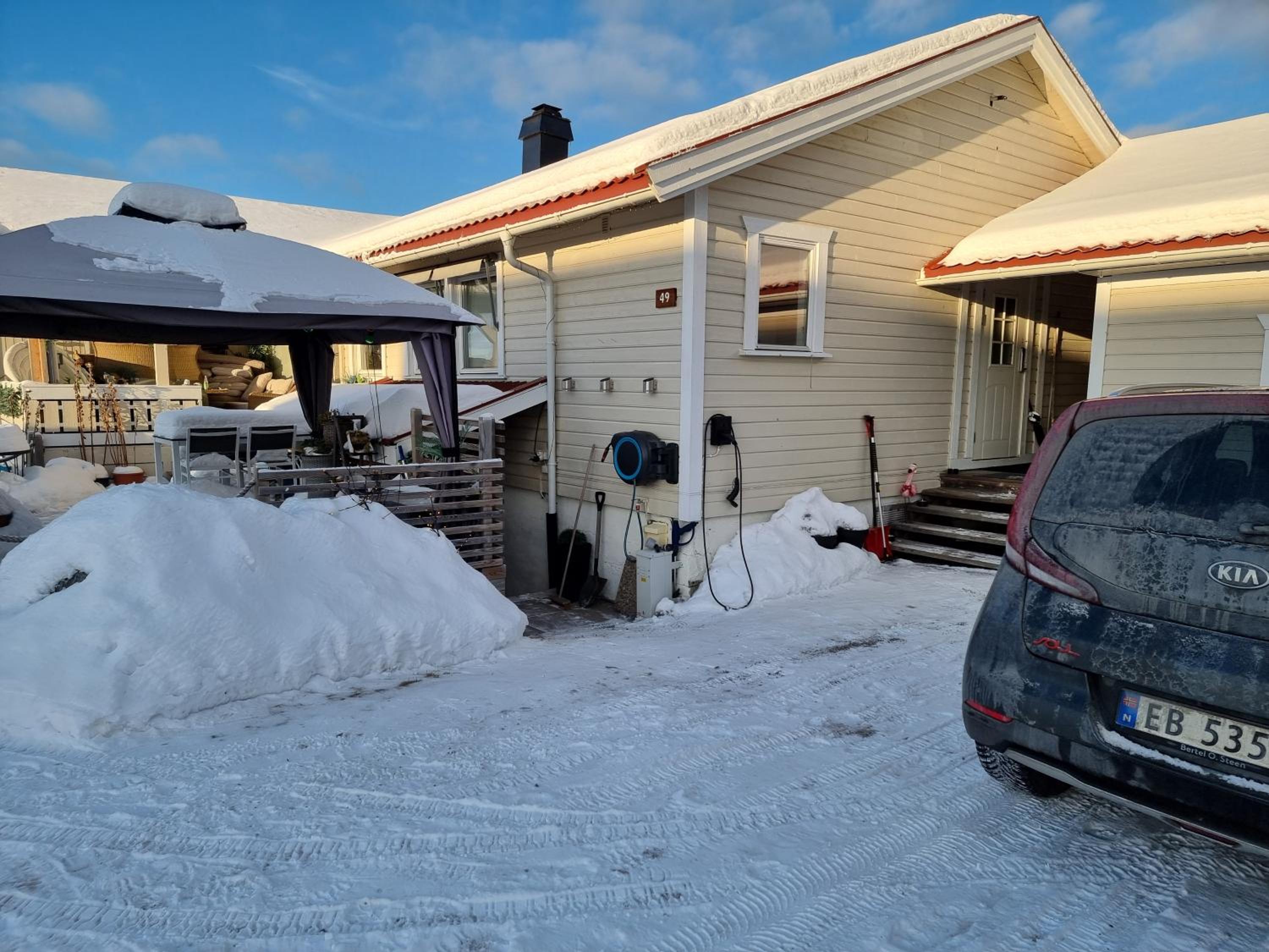 Kjellerleilighet egen inngang.