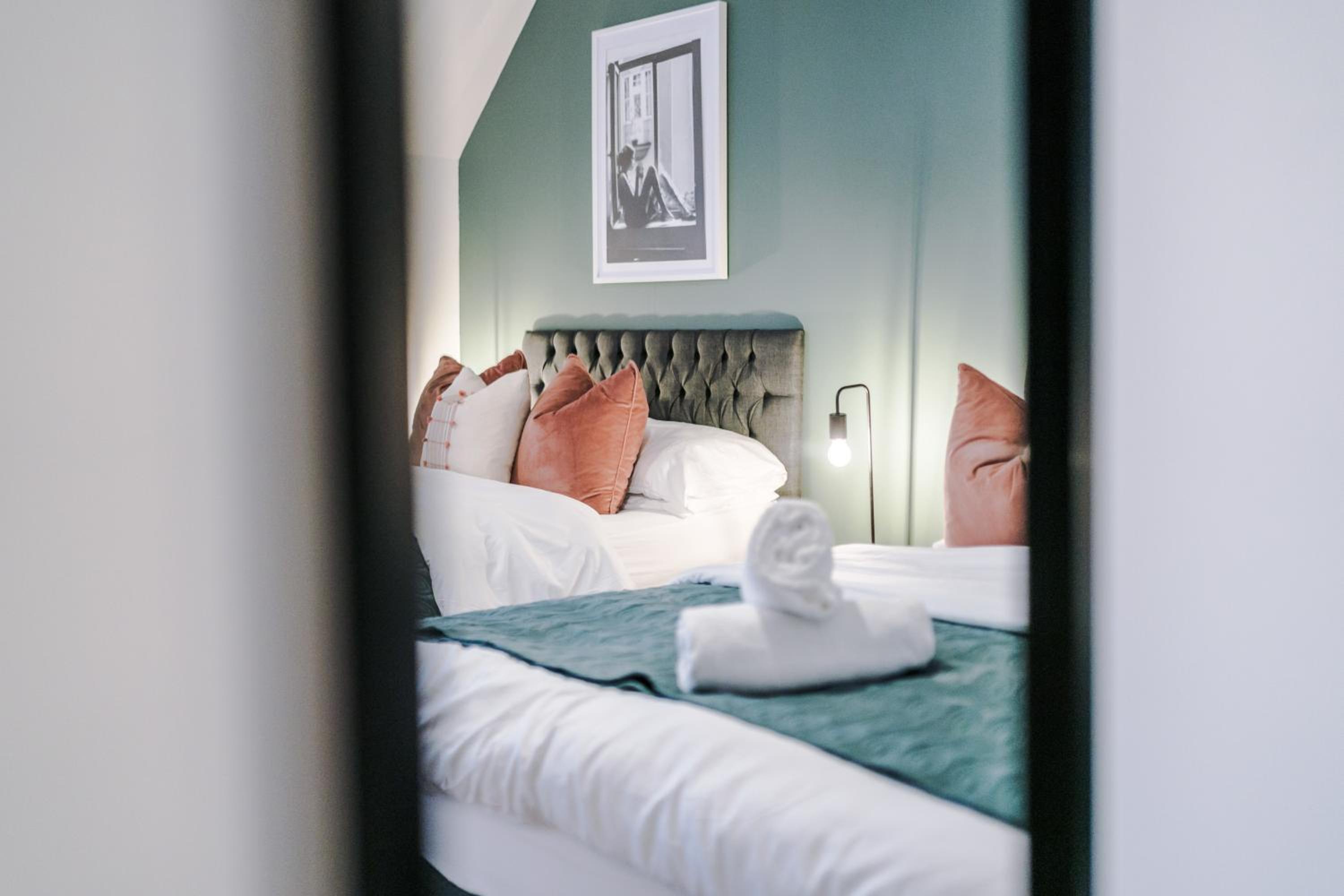 Luxury 4-bedroom Stoke Home Sleeps 10 by PureStay view 3