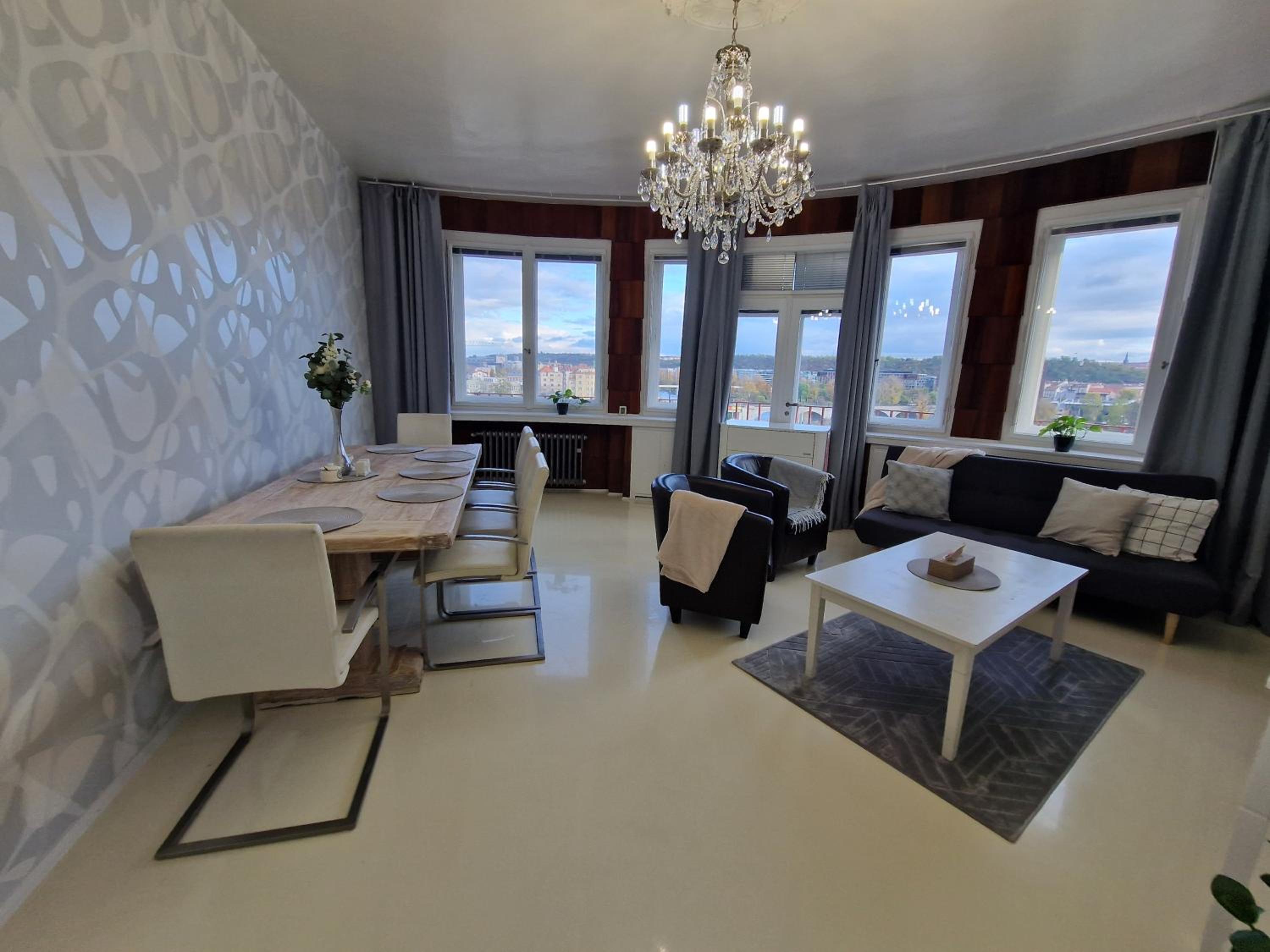 Quiet spacious apartment with a balcony