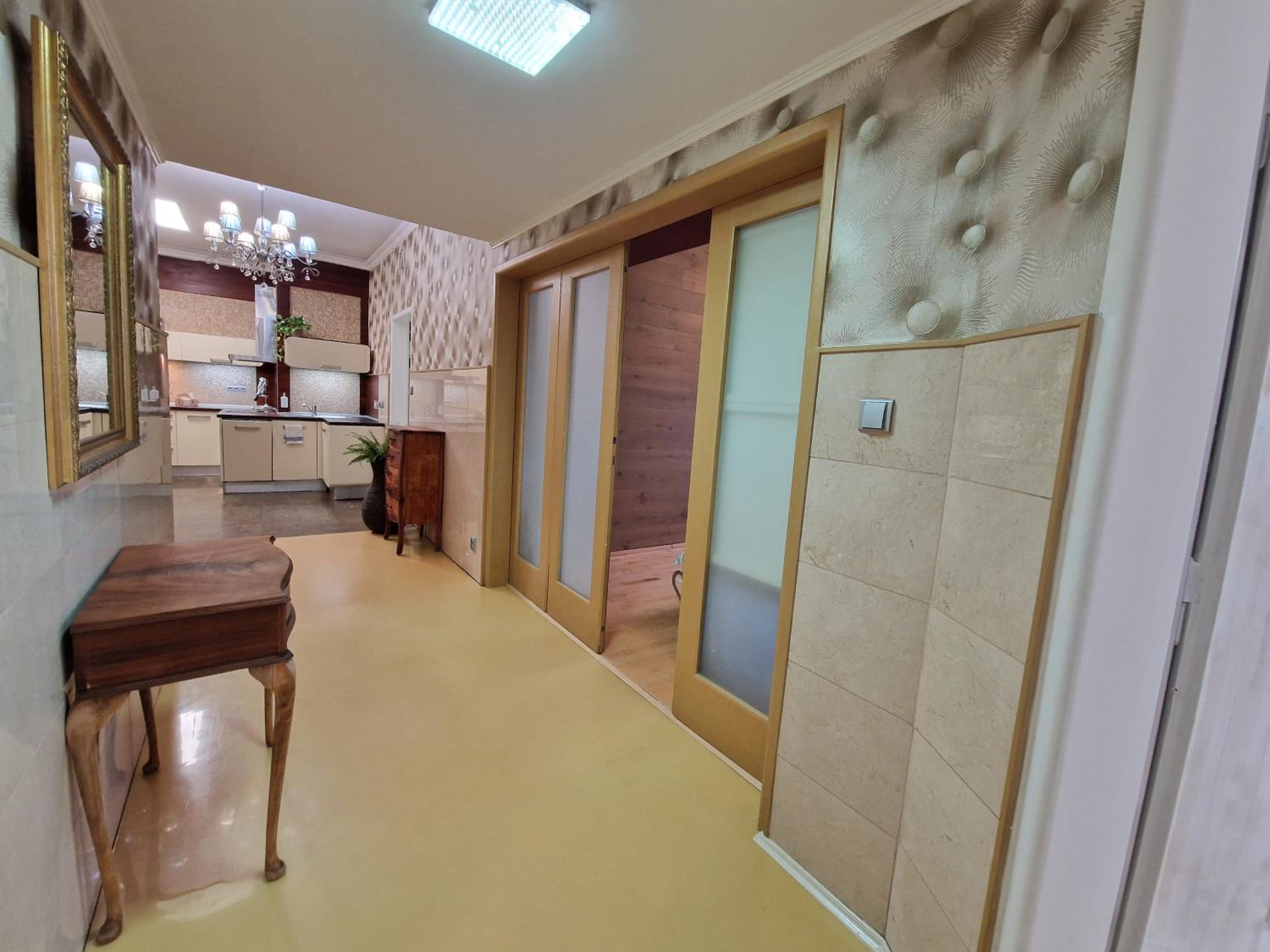 Quiet spacious apartment with a balcony