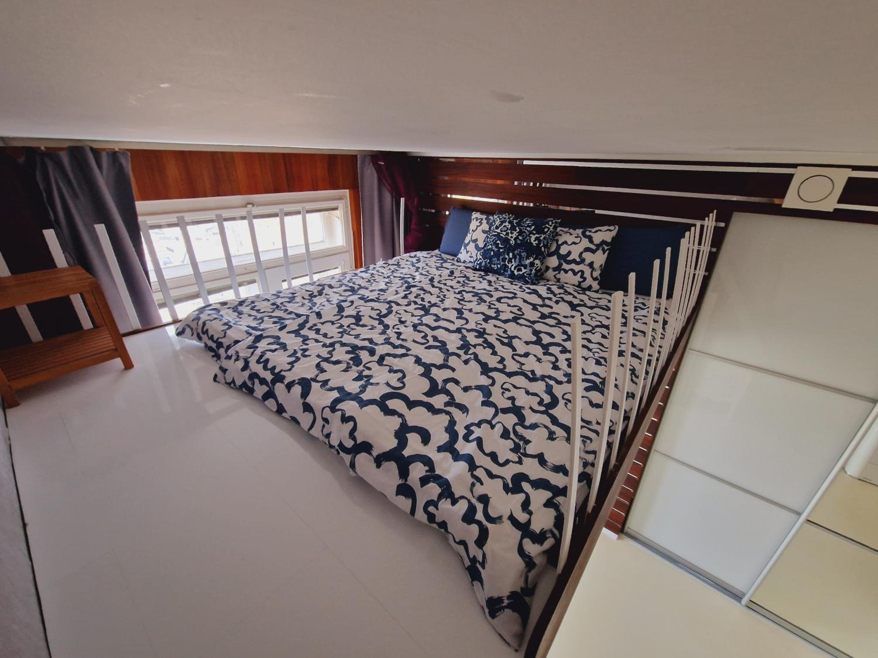 Quiet spacious apartment with a balcony