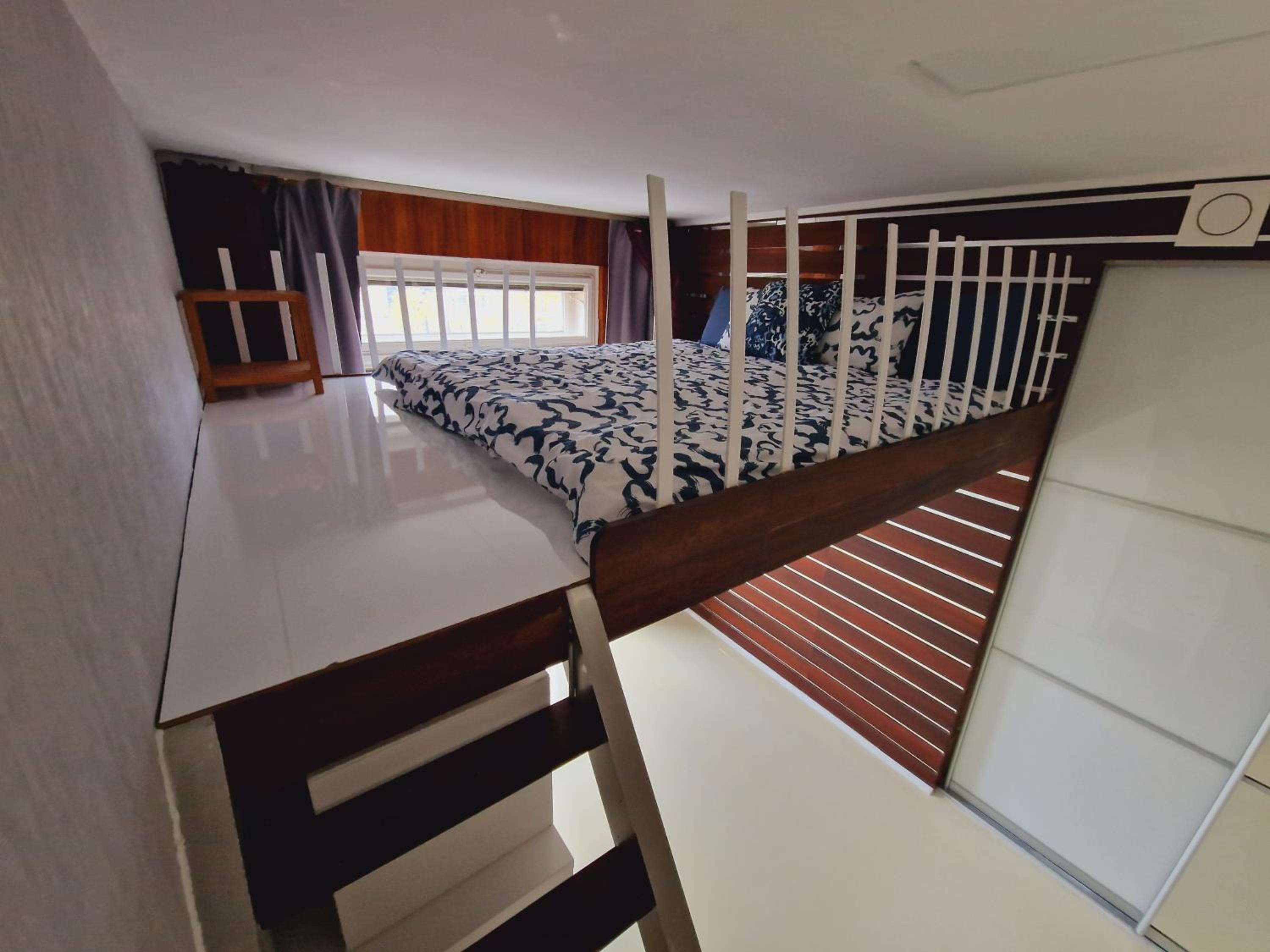 Quiet spacious apartment with a balcony