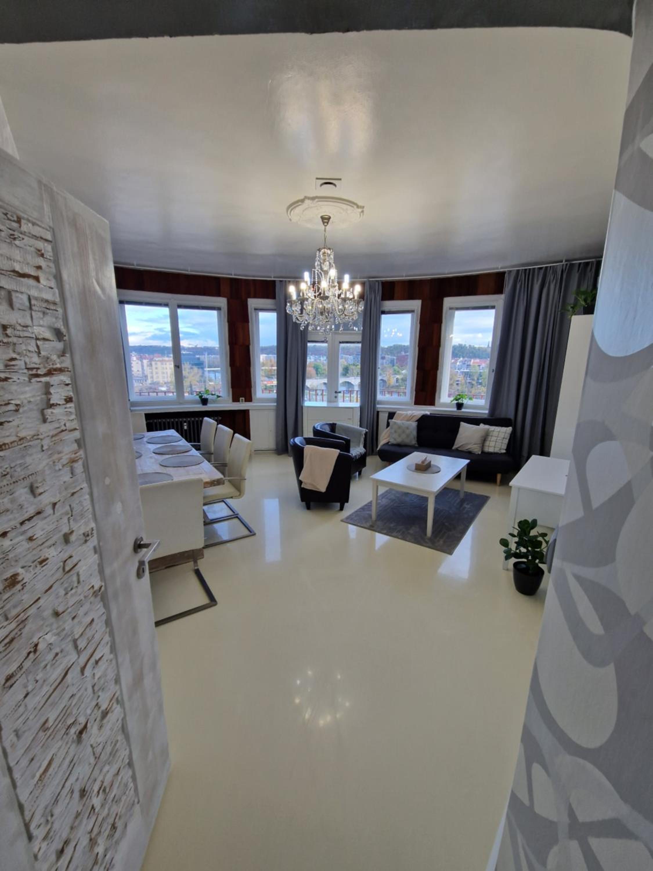 Quiet spacious apartment with a balcony