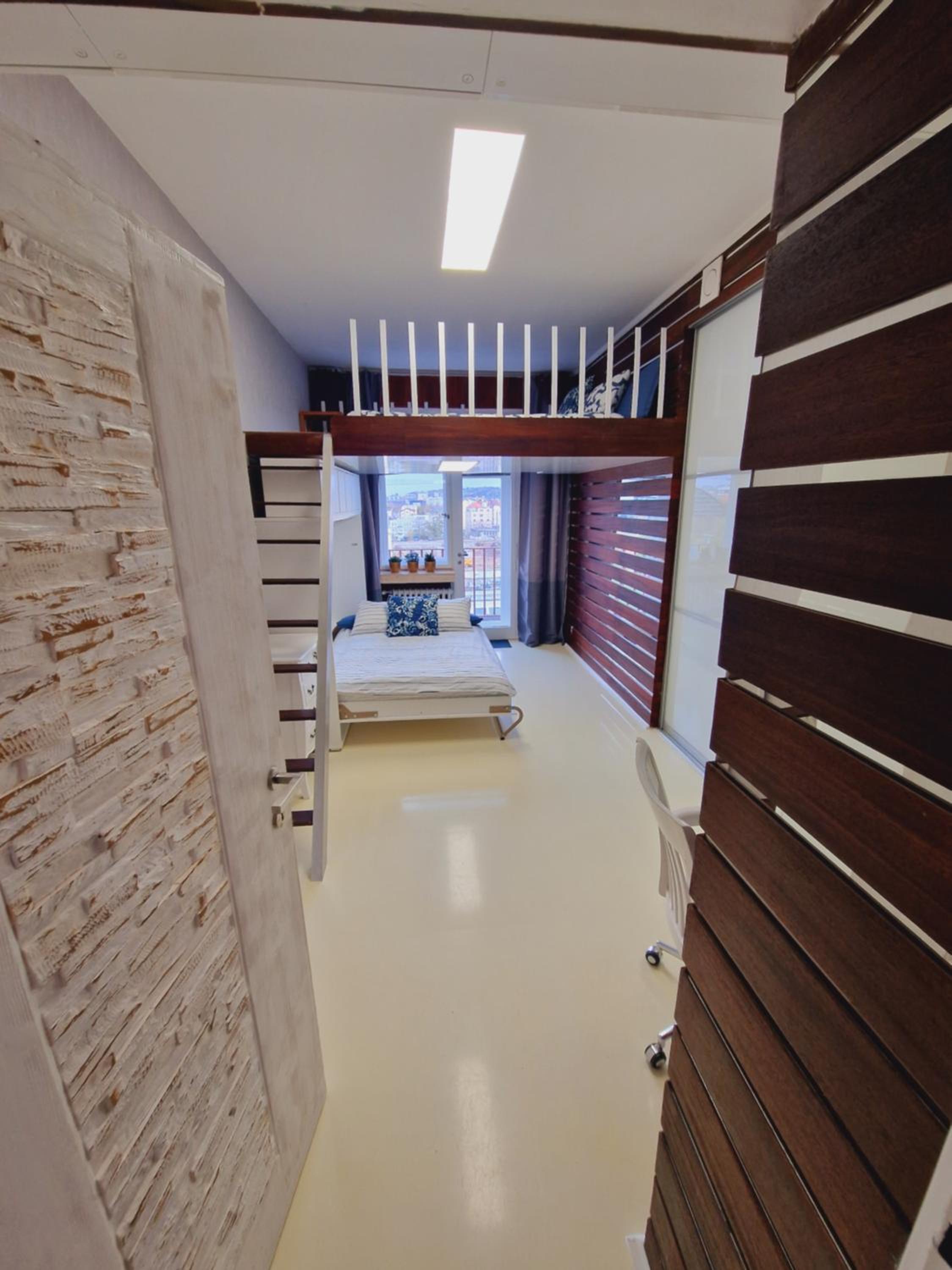 Quiet spacious apartment with a balcony