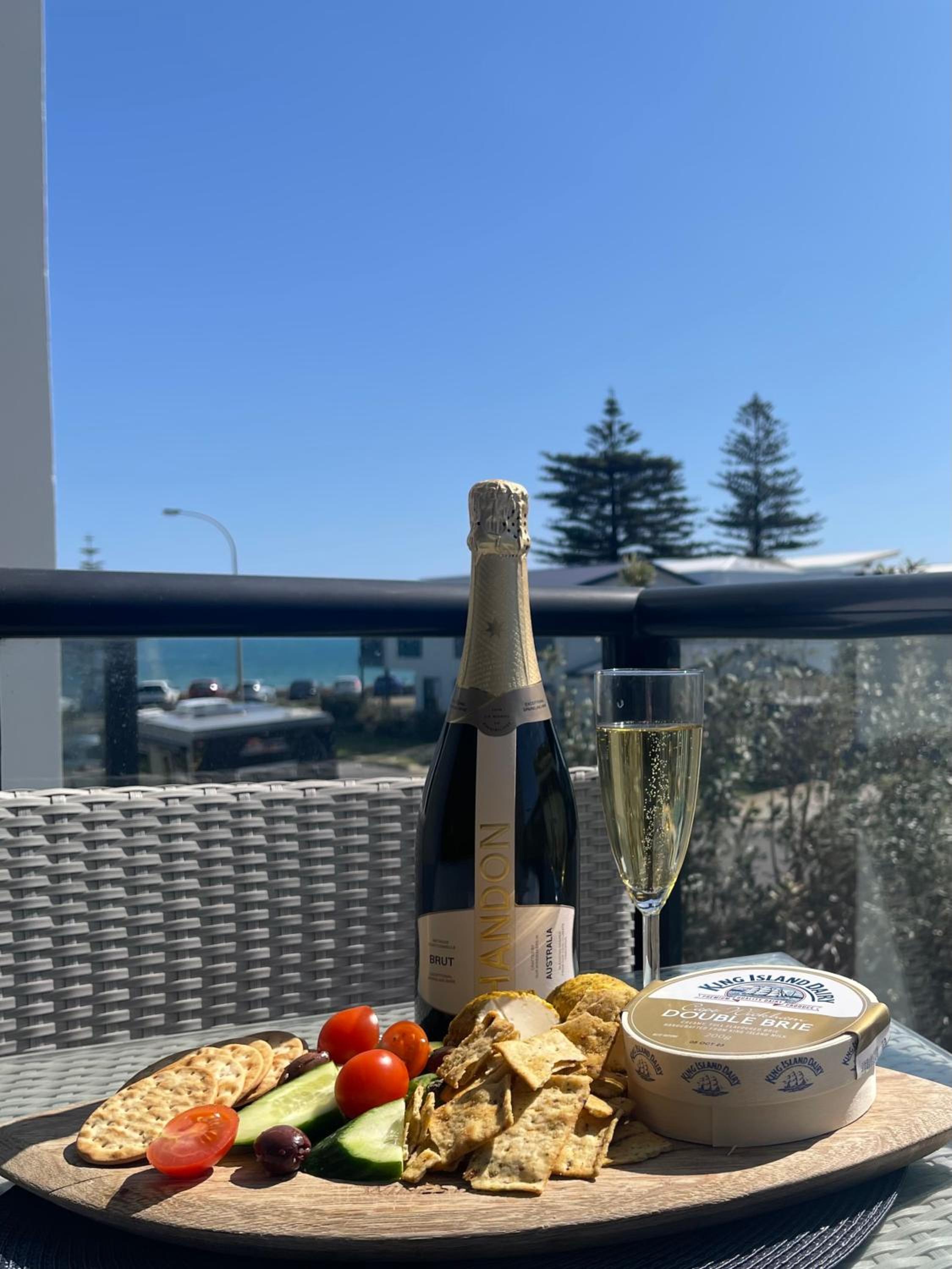U2 at Moana Beach Esplanade - Exclusive 2 Bdrm Apt - WiFi - Spa - Pet Friendly