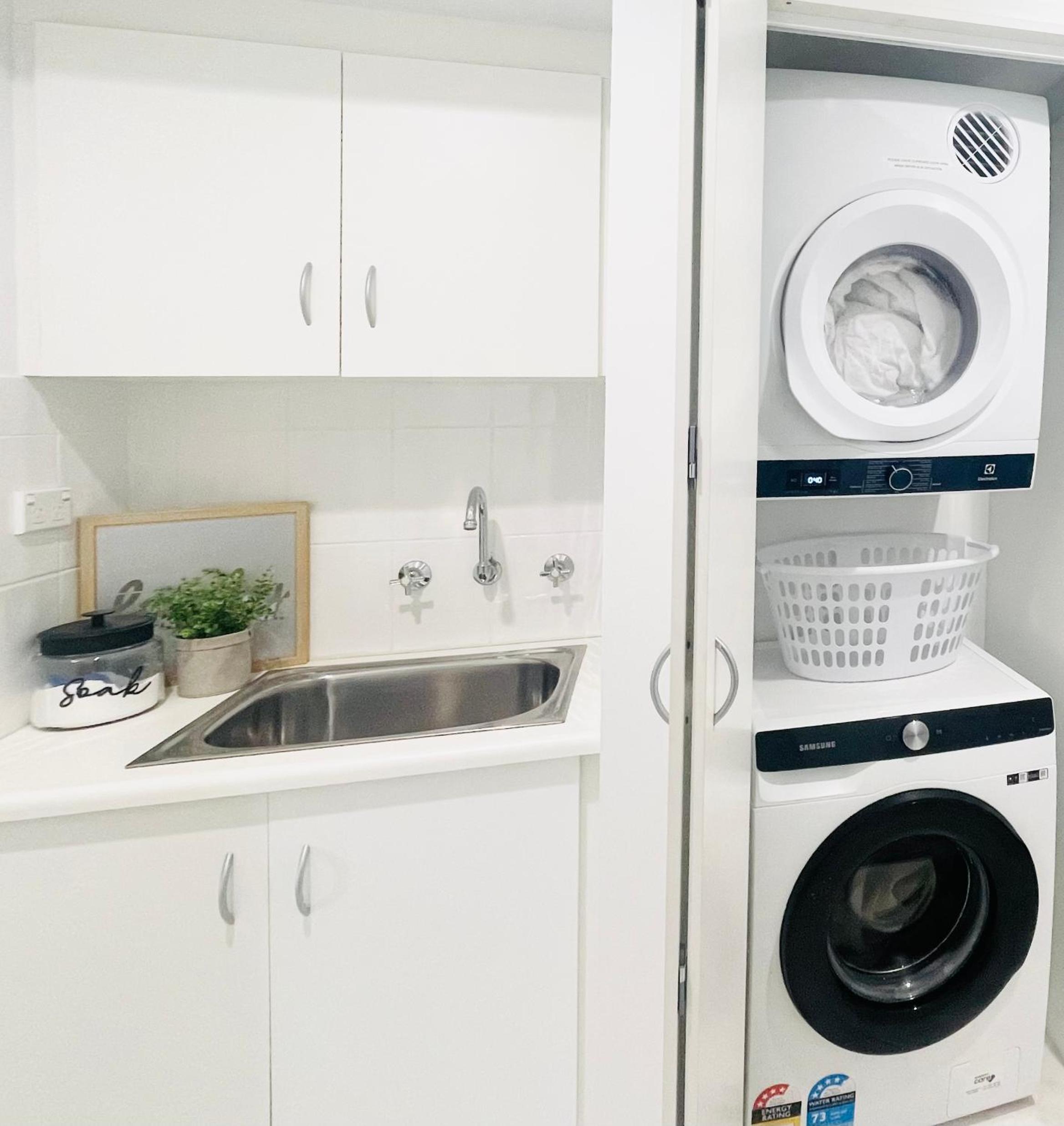 U2 at Moana Beach Esplanade - Exclusive 2 Bdrm Apt - WiFi - Spa - Pet Friendly