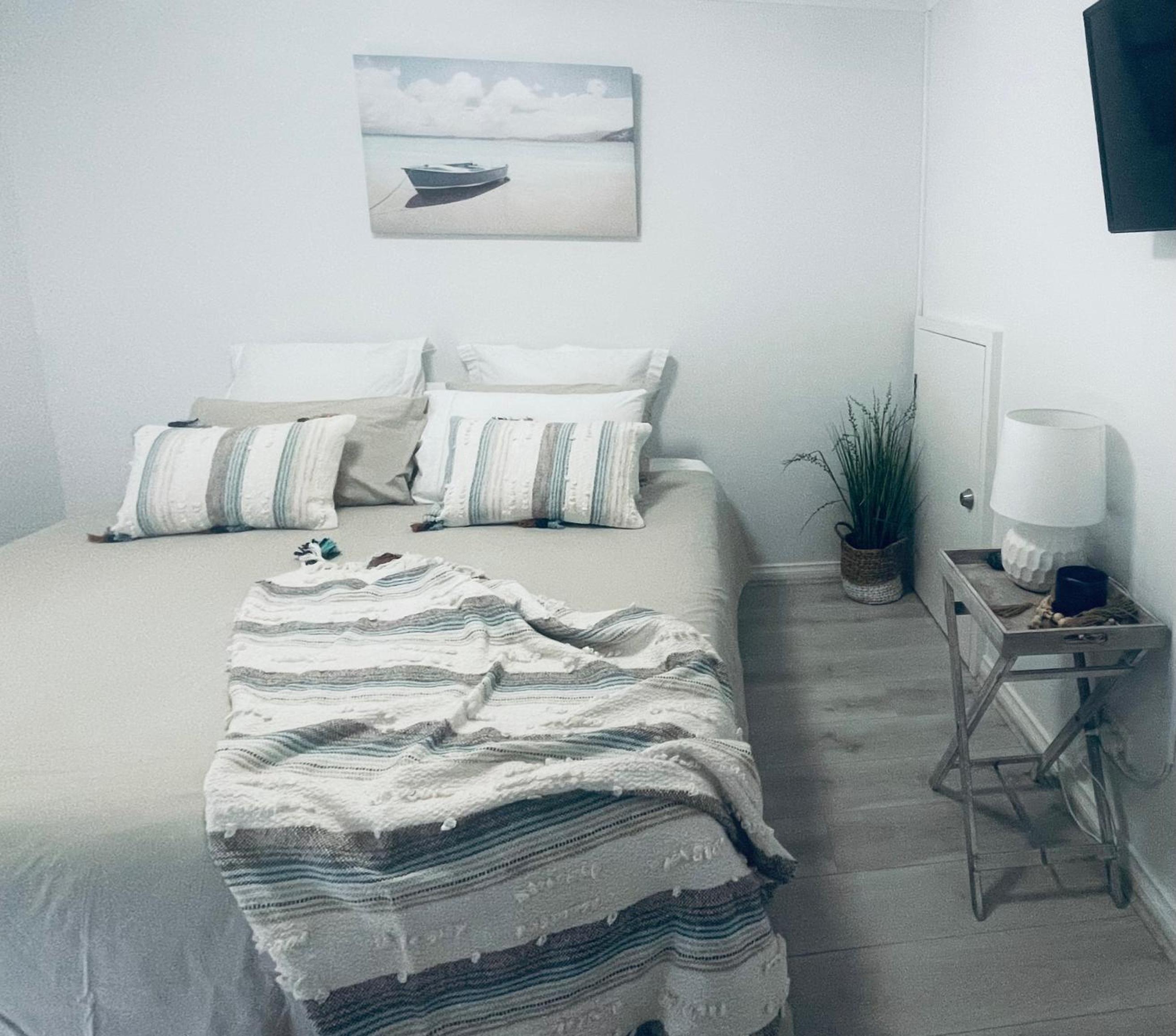 U2 at Moana Beach Esplanade - Exclusive 2 Bdrm Apt - WiFi - Spa - Pet Friendly