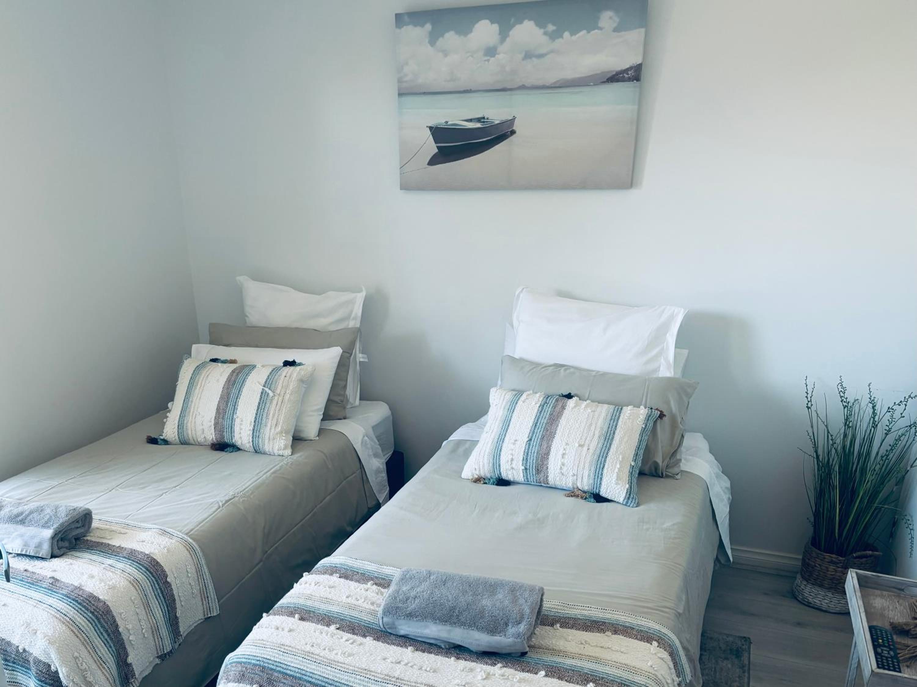 U2 at Moana Beach Esplanade - Exclusive 2 Bdrm Apt - WiFi - Spa - Pet Friendly