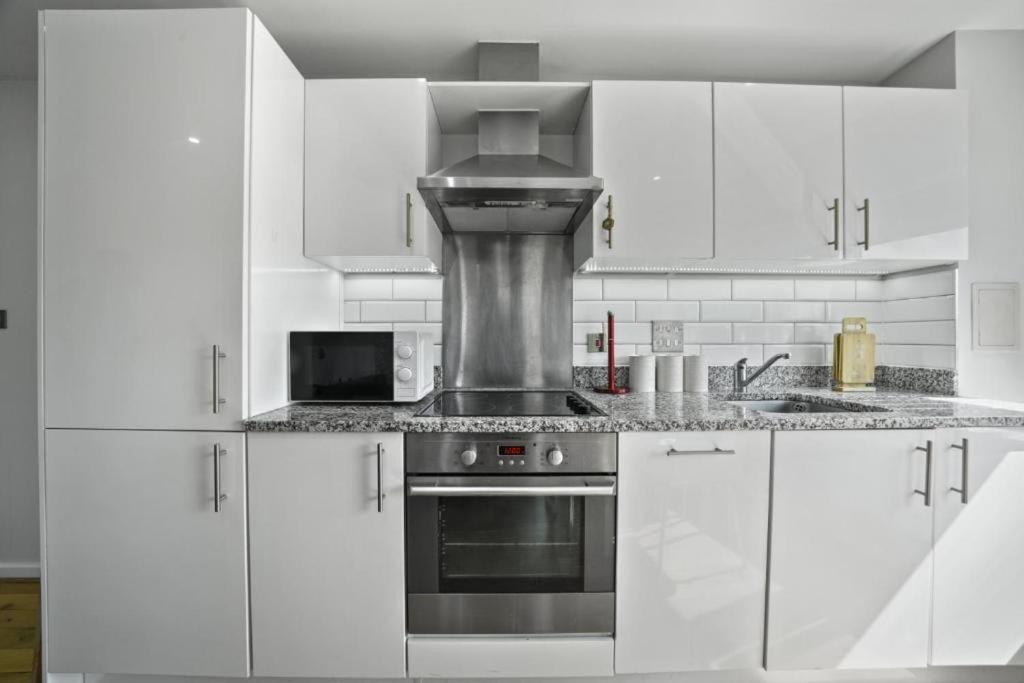 AMISHA 2Bedroom Apartment in Tower Bridge London Bridge Bermondsey - Perfect For Long Stays