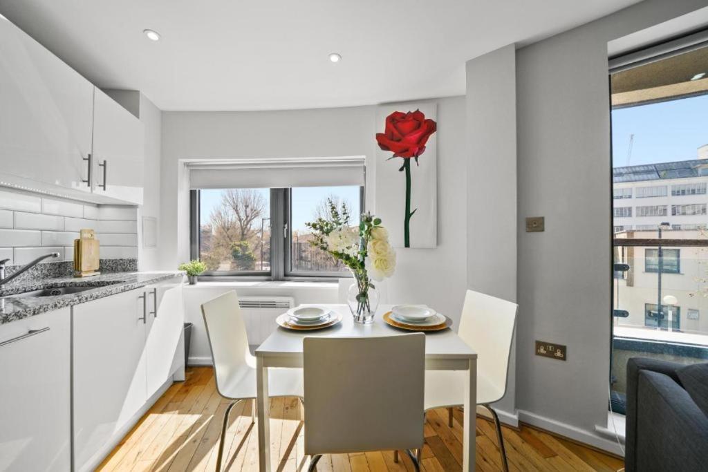 AMISHA 2Bedroom Apartment in Tower Bridge London Bridge Bermondsey - Perfect For Long Stays