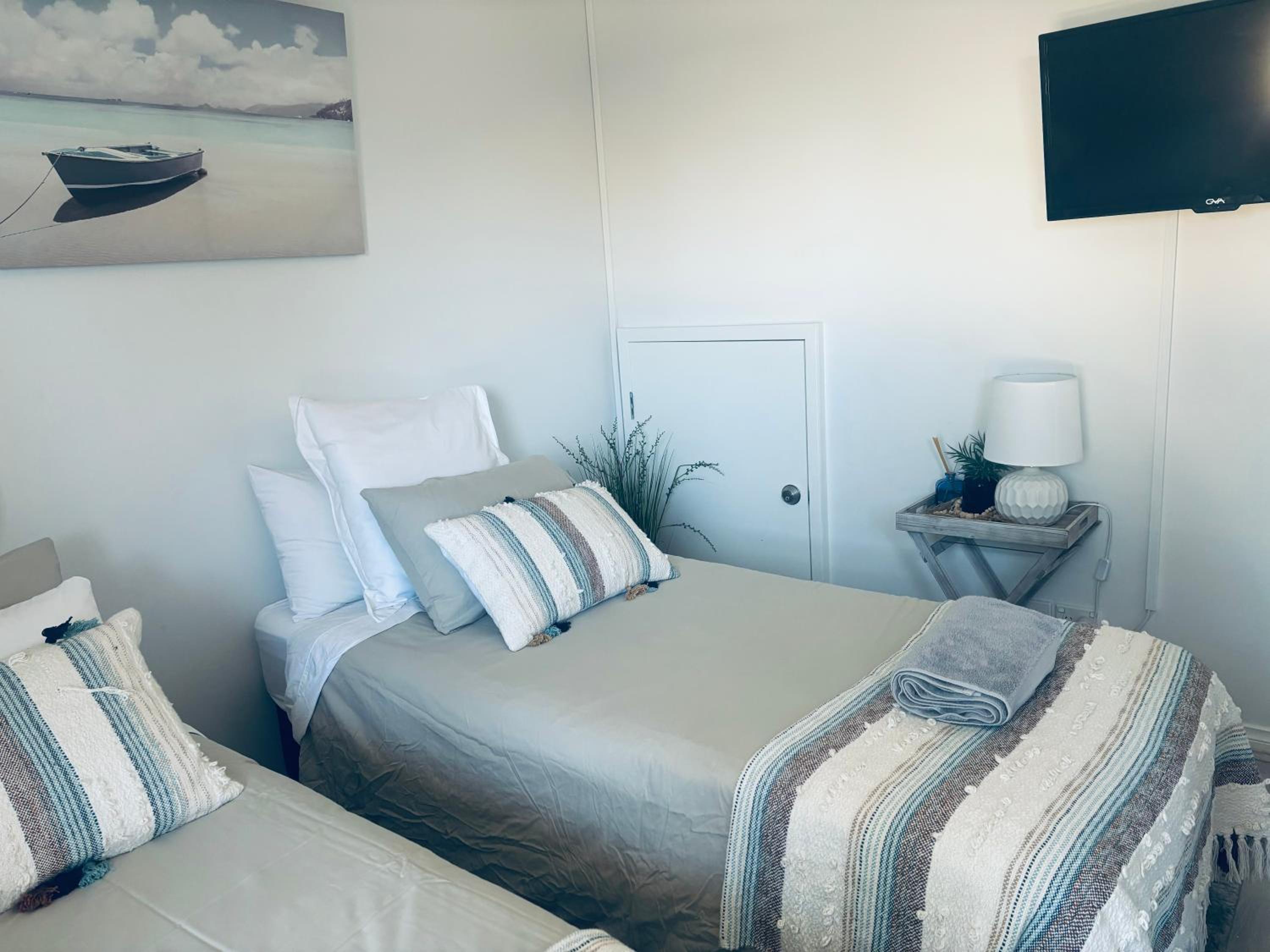 U2 at Moana Beach Esplanade - Exclusive 2 Bdrm Apt - WiFi - Spa - Pet Friendly