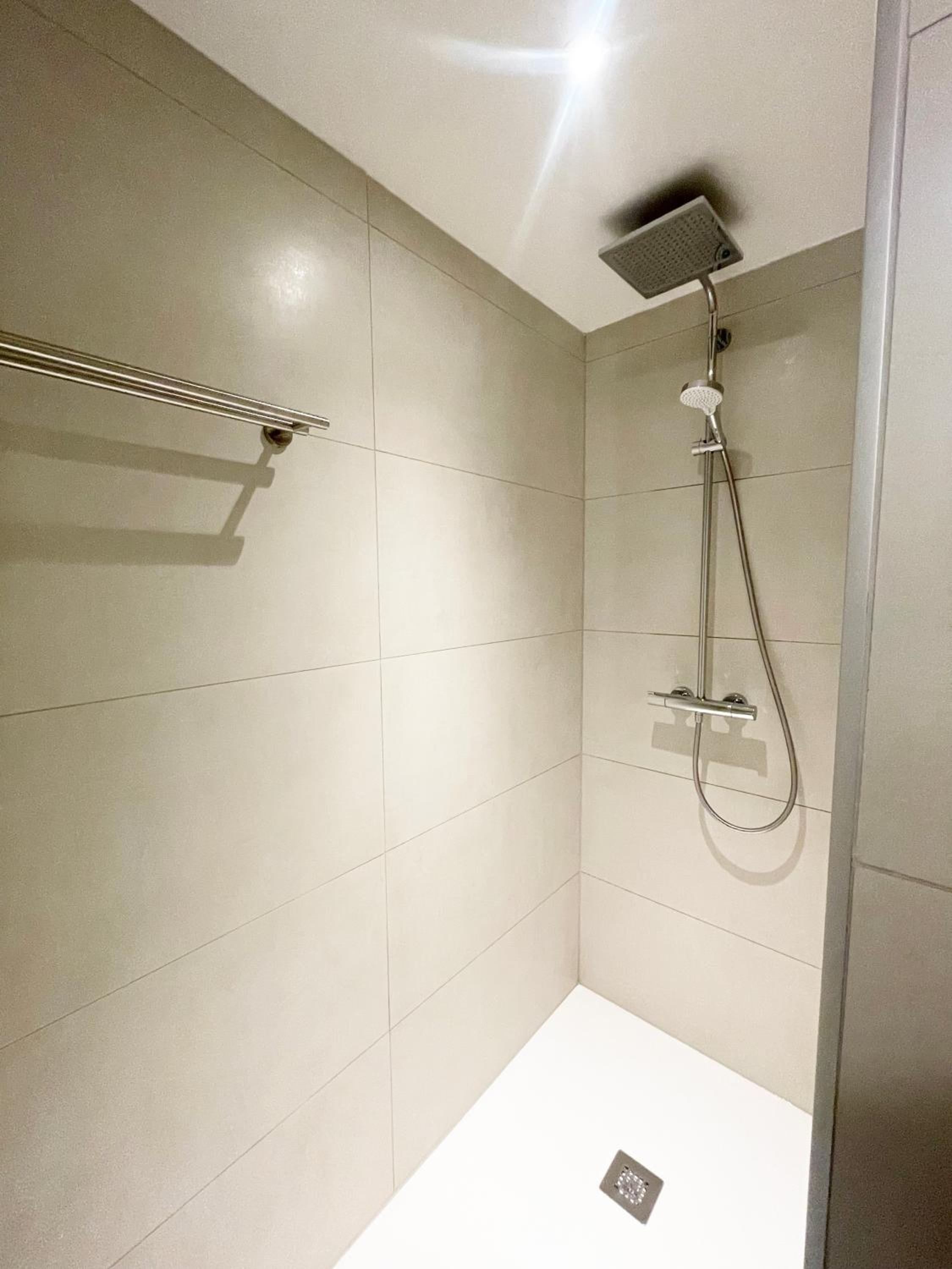 Hugo by the harbor, light-filled and centrally located apartment - free parking