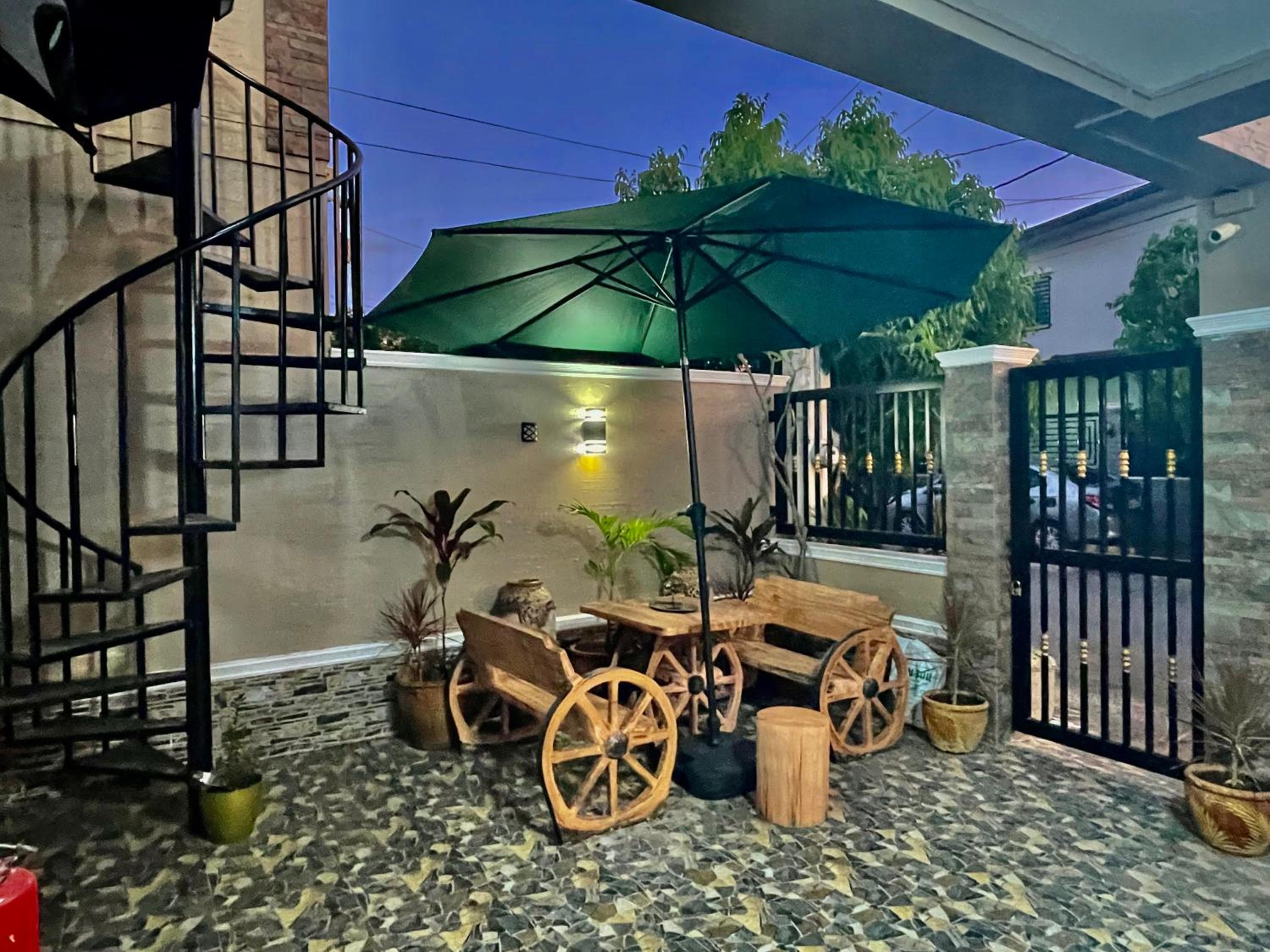 La Maison De Rouch - Lancaster view 3