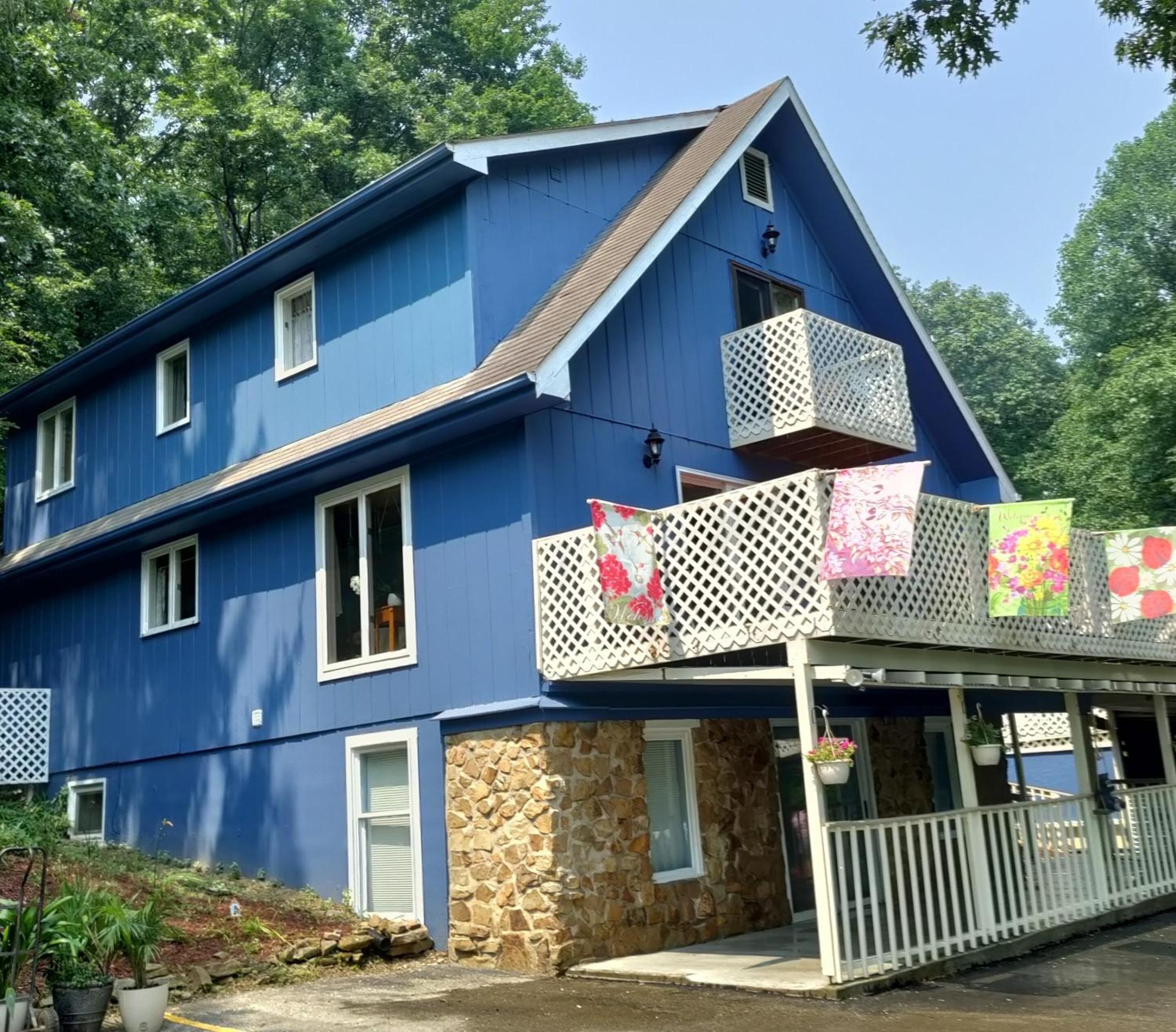 Seymour Vacations - Lil Black Bear Inn - Property Image 1