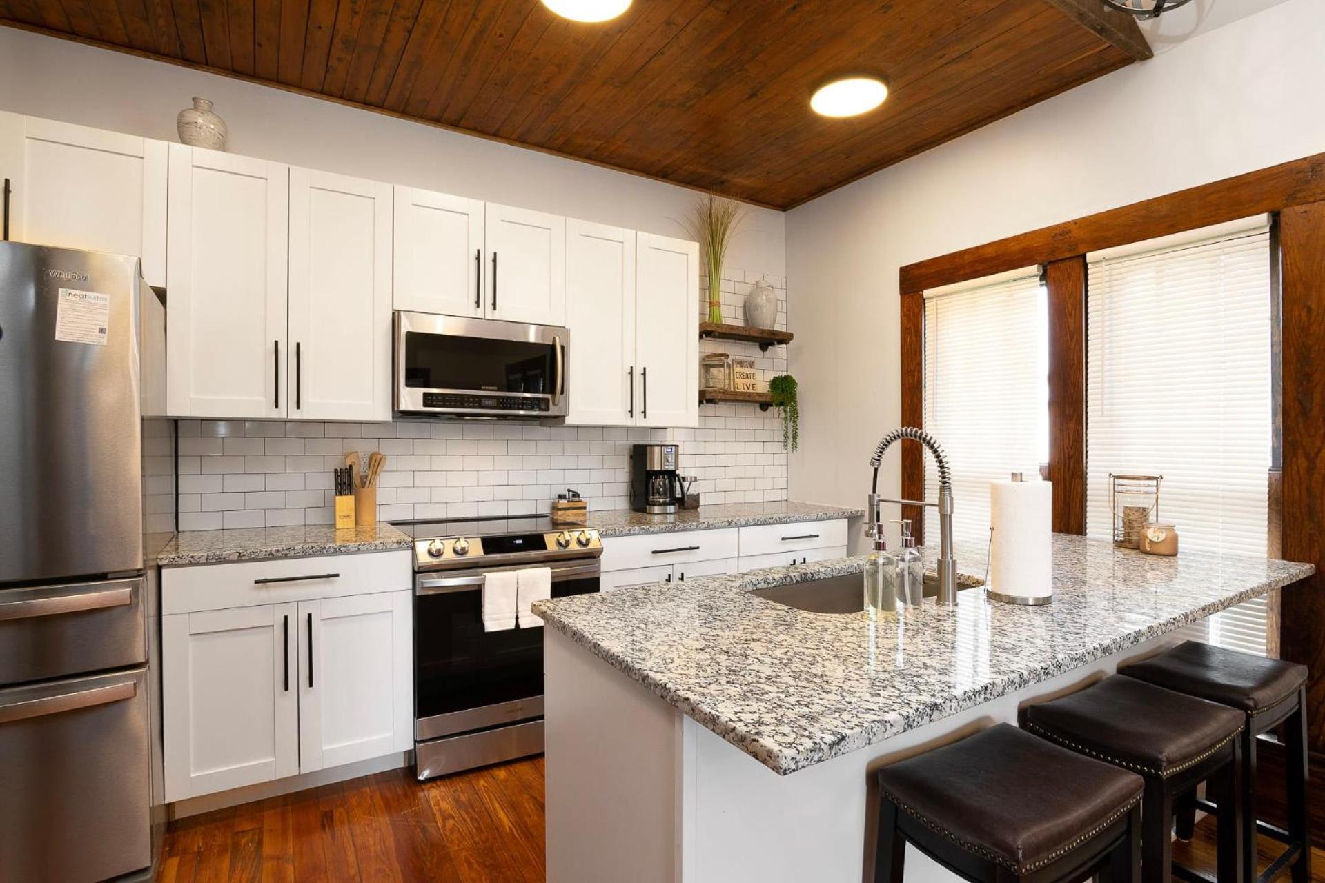 The Sunset Cottage by Ark - Lovely 3-Bedroom Home view 3