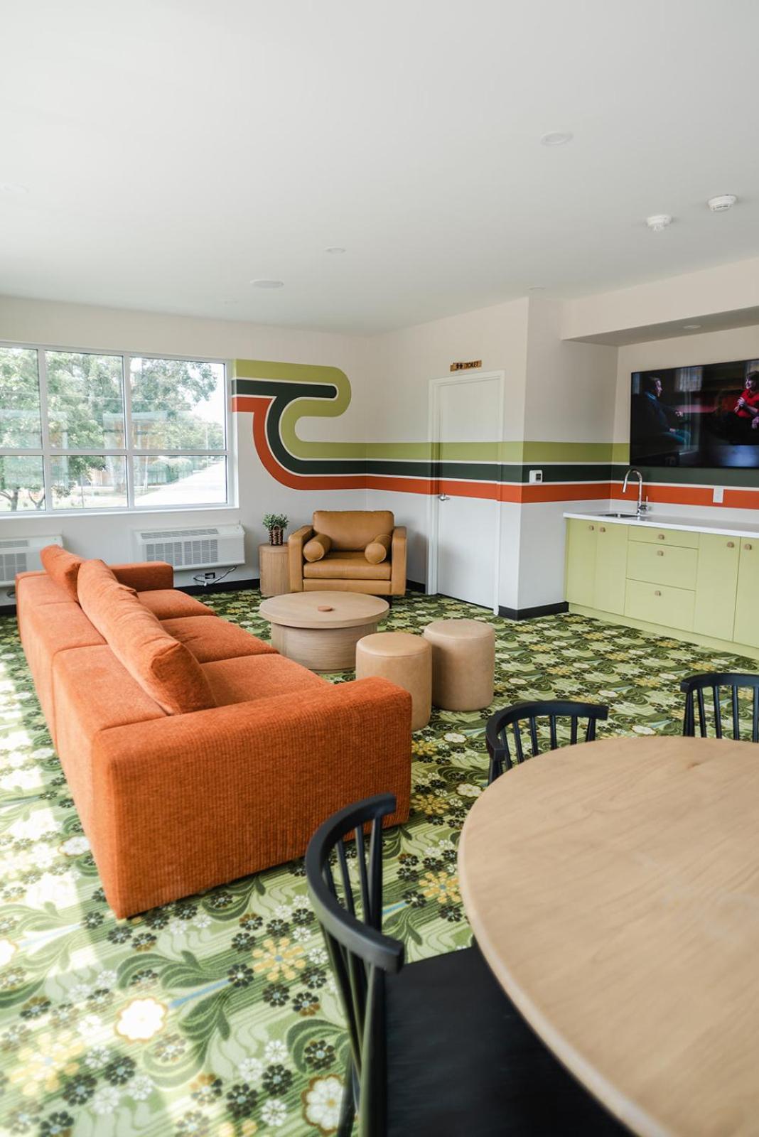 The Grove Motel