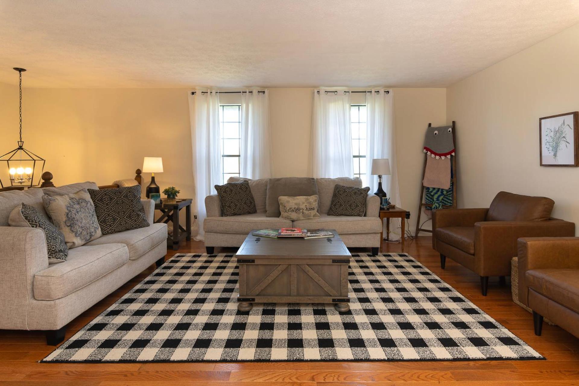 Sleeps 12, Wooded Lot, Near Ark, Great for Family view 3