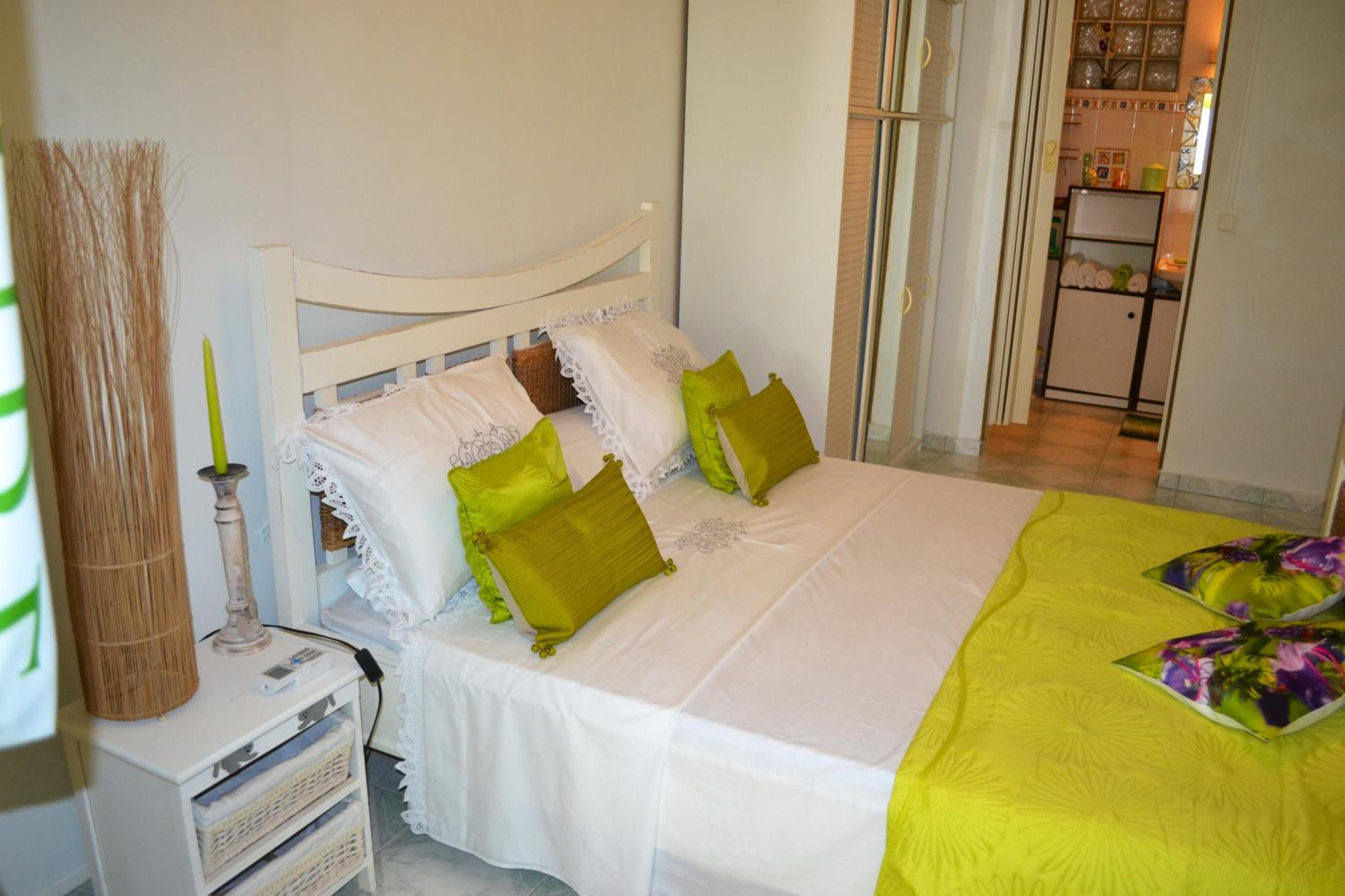 Appartement confortable a Deshaies avec piscine privee view 2