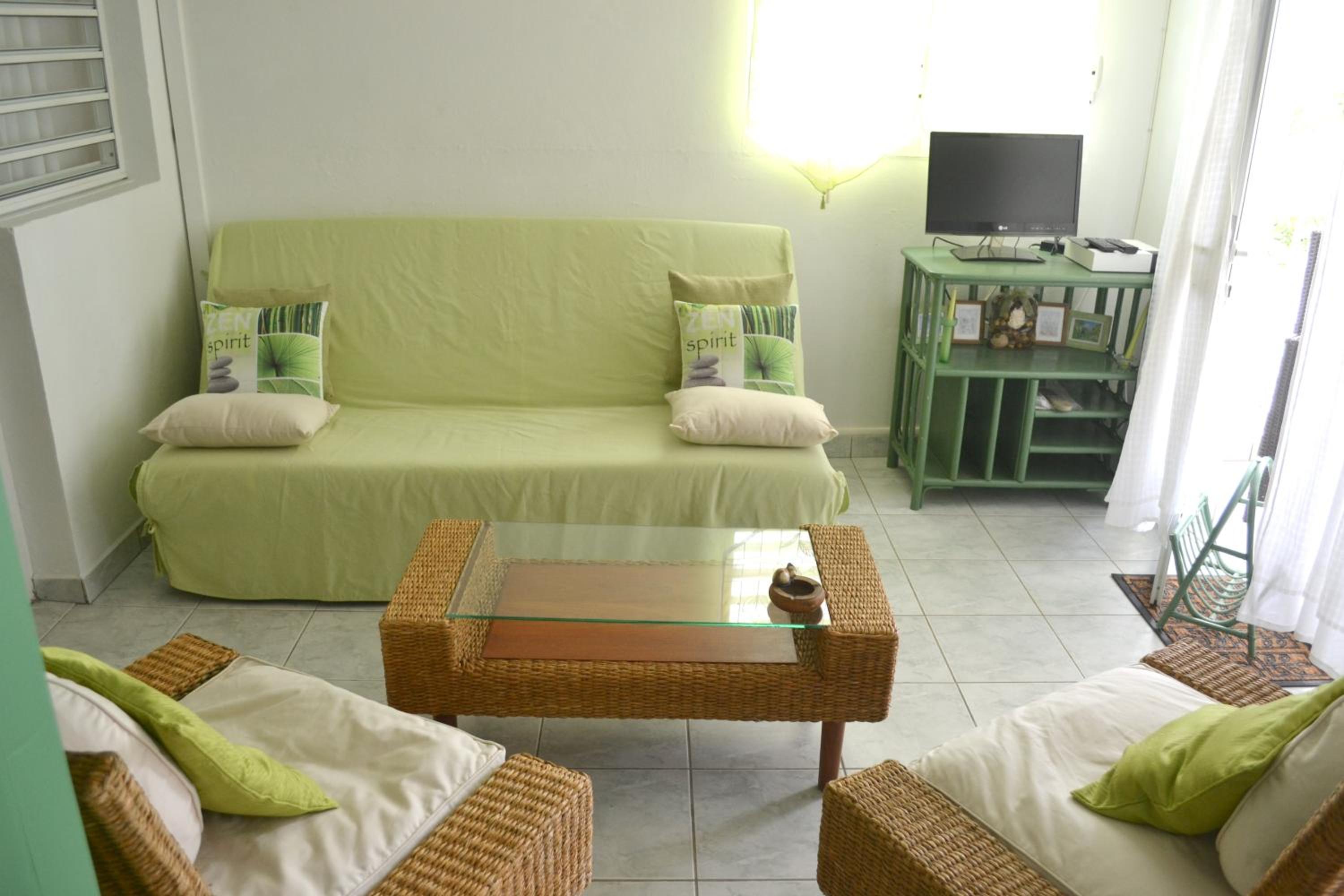 Appartement confortable a Deshaies avec piscine privee view 4