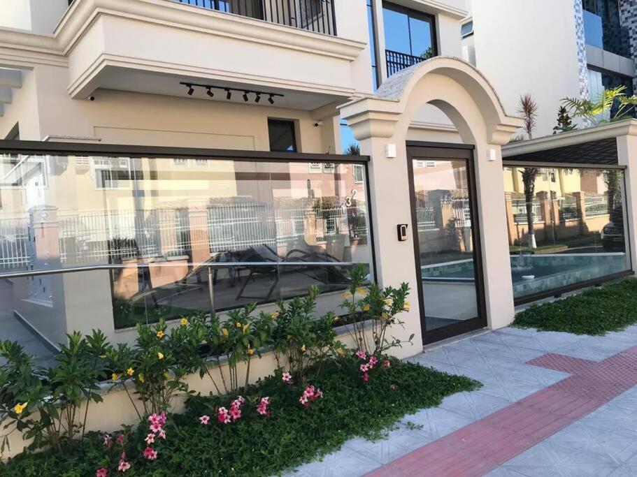 Apartamento Amplo com área Garden e Piscina